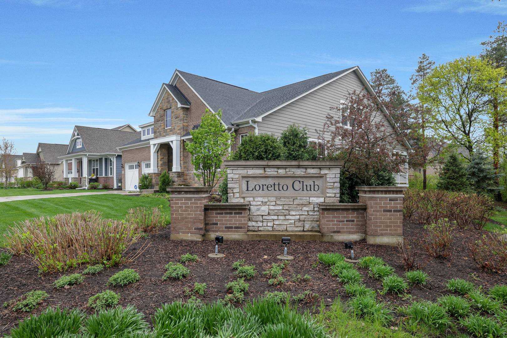 11 Somerset CIR, Wheaton, IL 60189