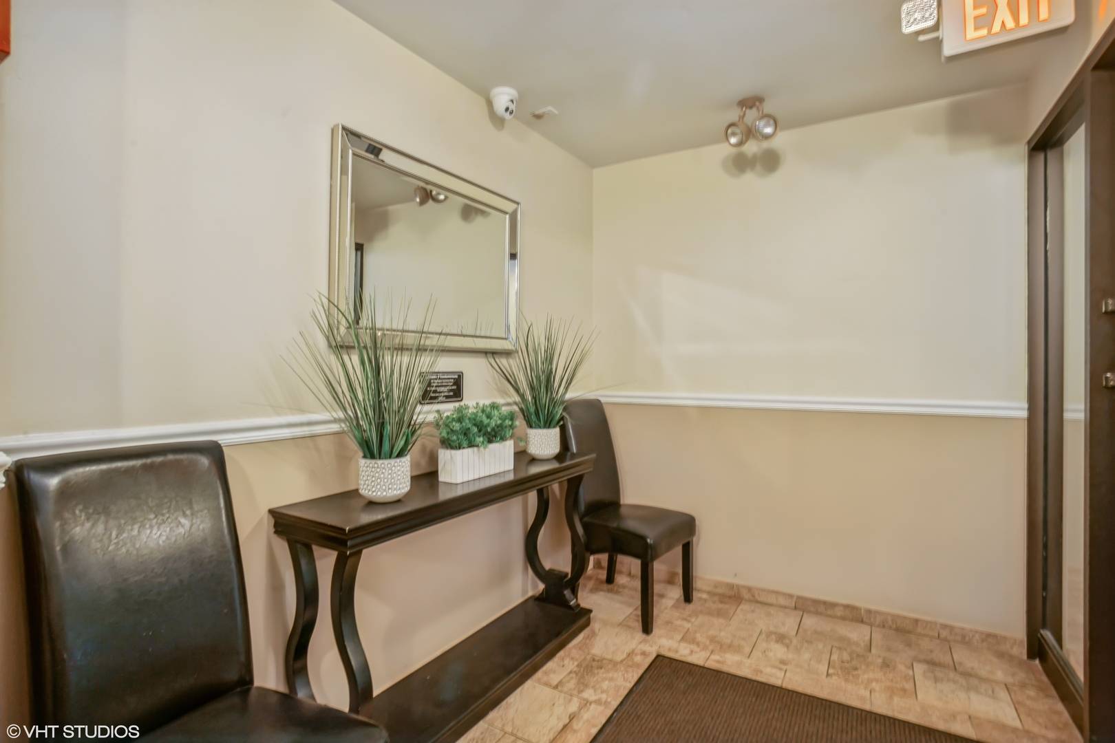 725 W Huntington Commons RD #407, Mount Prospect, IL 60056
