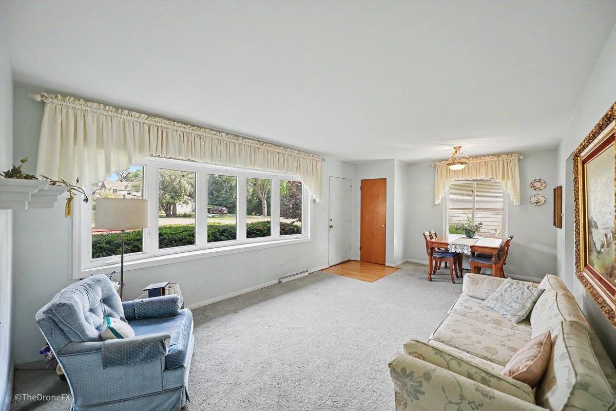 1006 Arbor AVE, Wheaton, IL 60189
