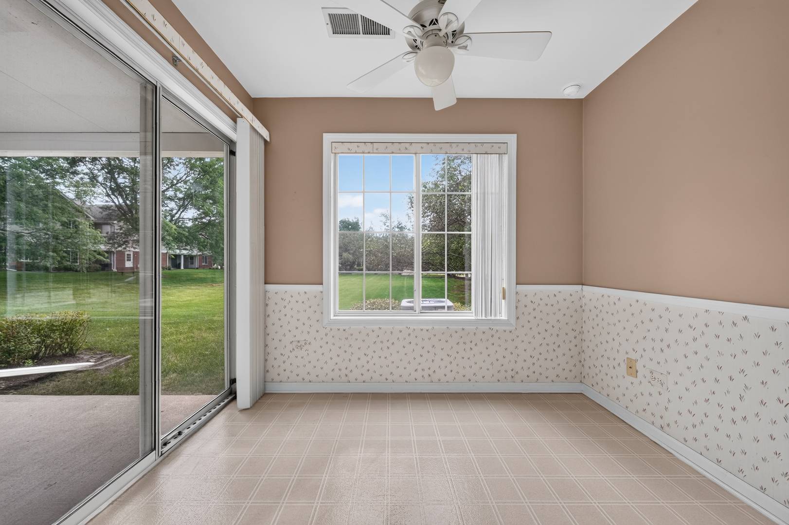 1402 W Hawkes ST #3, Arlington Heights, IL 60004