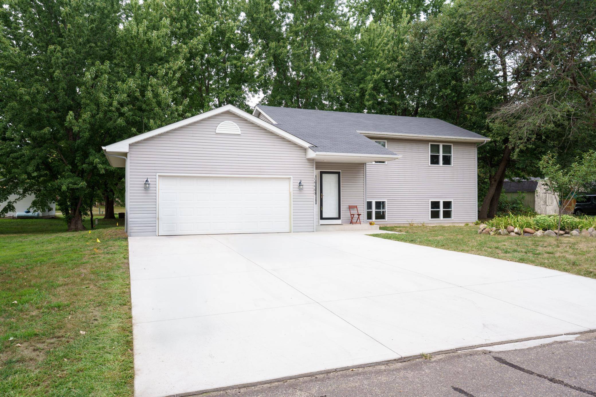 14460 283 1/2 AVE NW, Zimmerman, MN 55398
