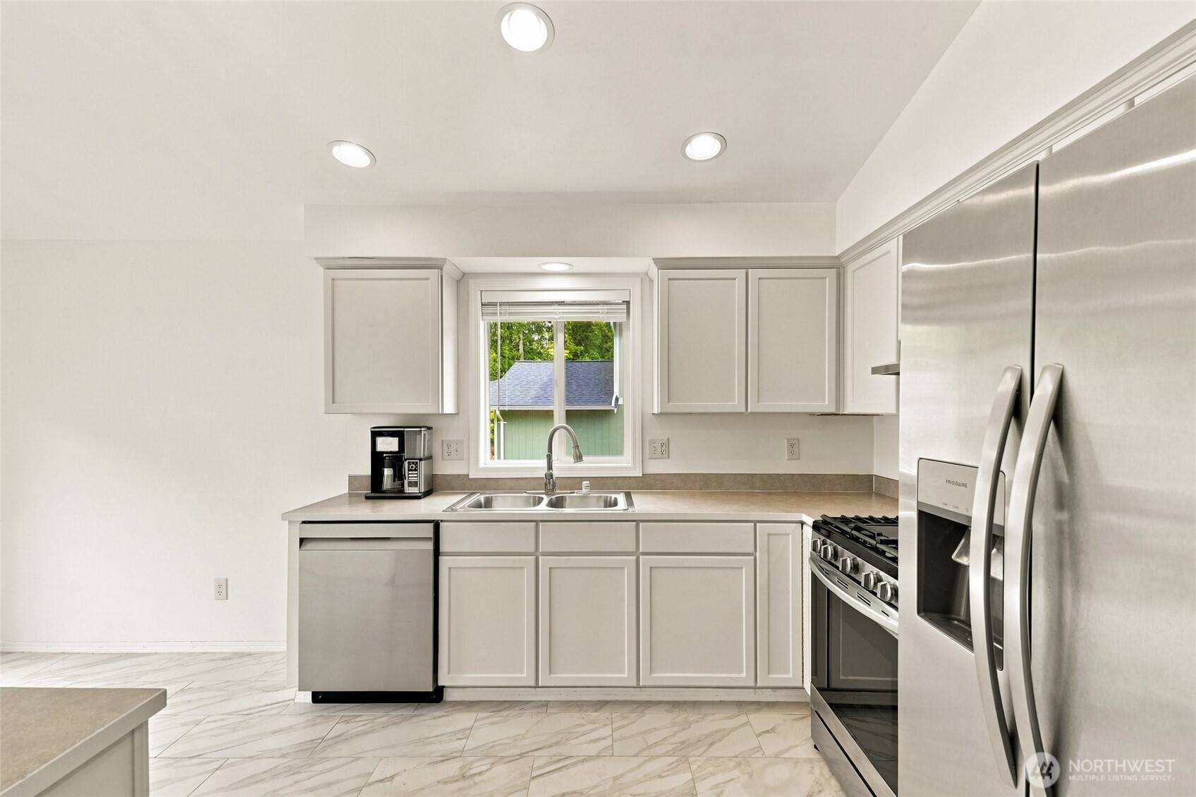 1220 N 12th RD, Mount Vernon, WA 98273