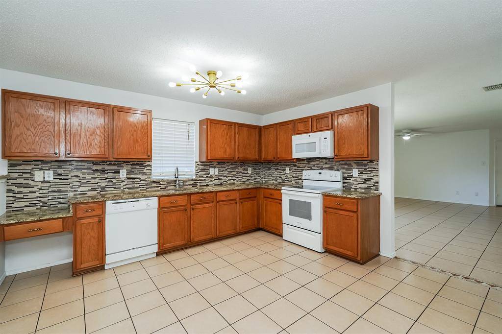 8717 Hunters Creek Drive, Fort Worth, TX 76123