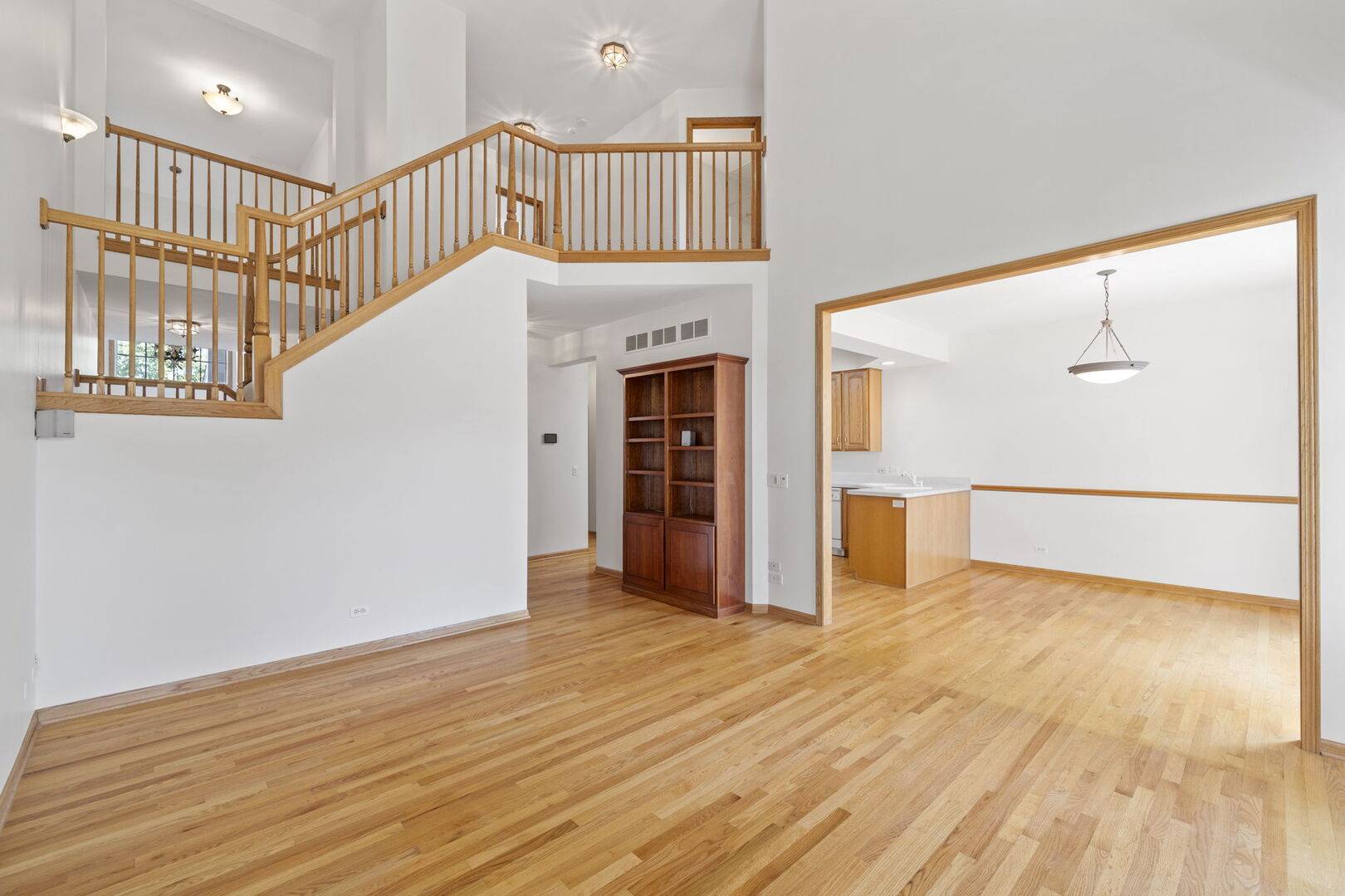 2143 Ashley CT, Downers Grove, IL 60515