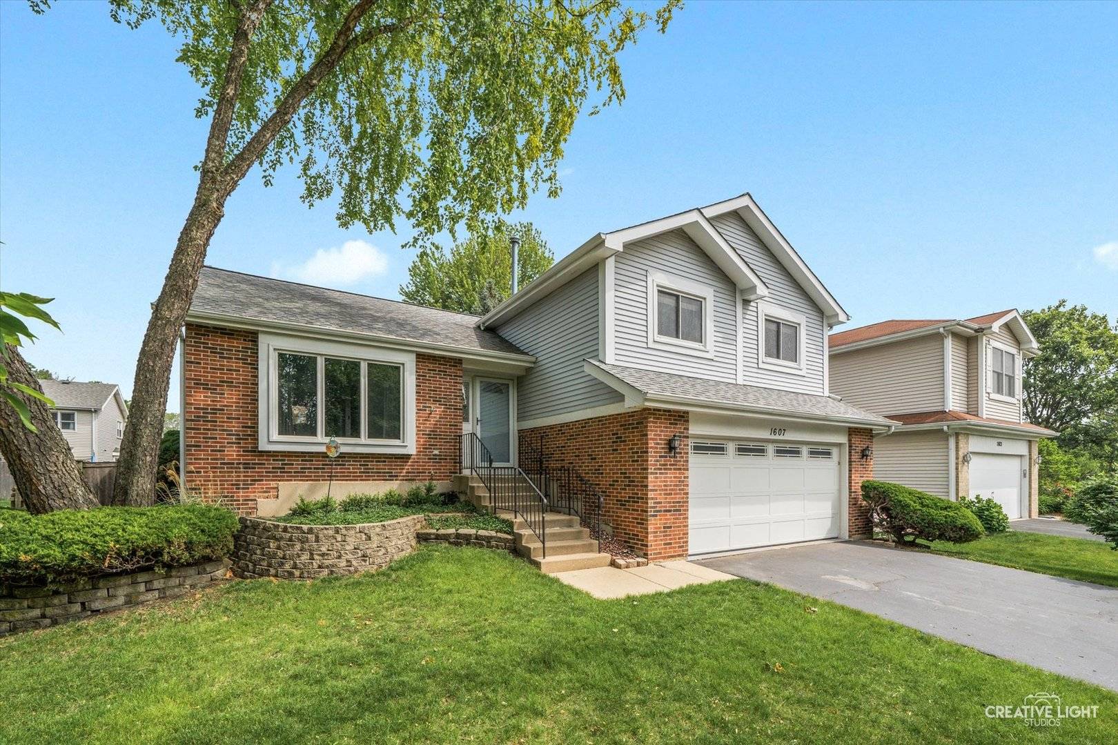 1607 Terri CIR, Naperville, IL 60563
