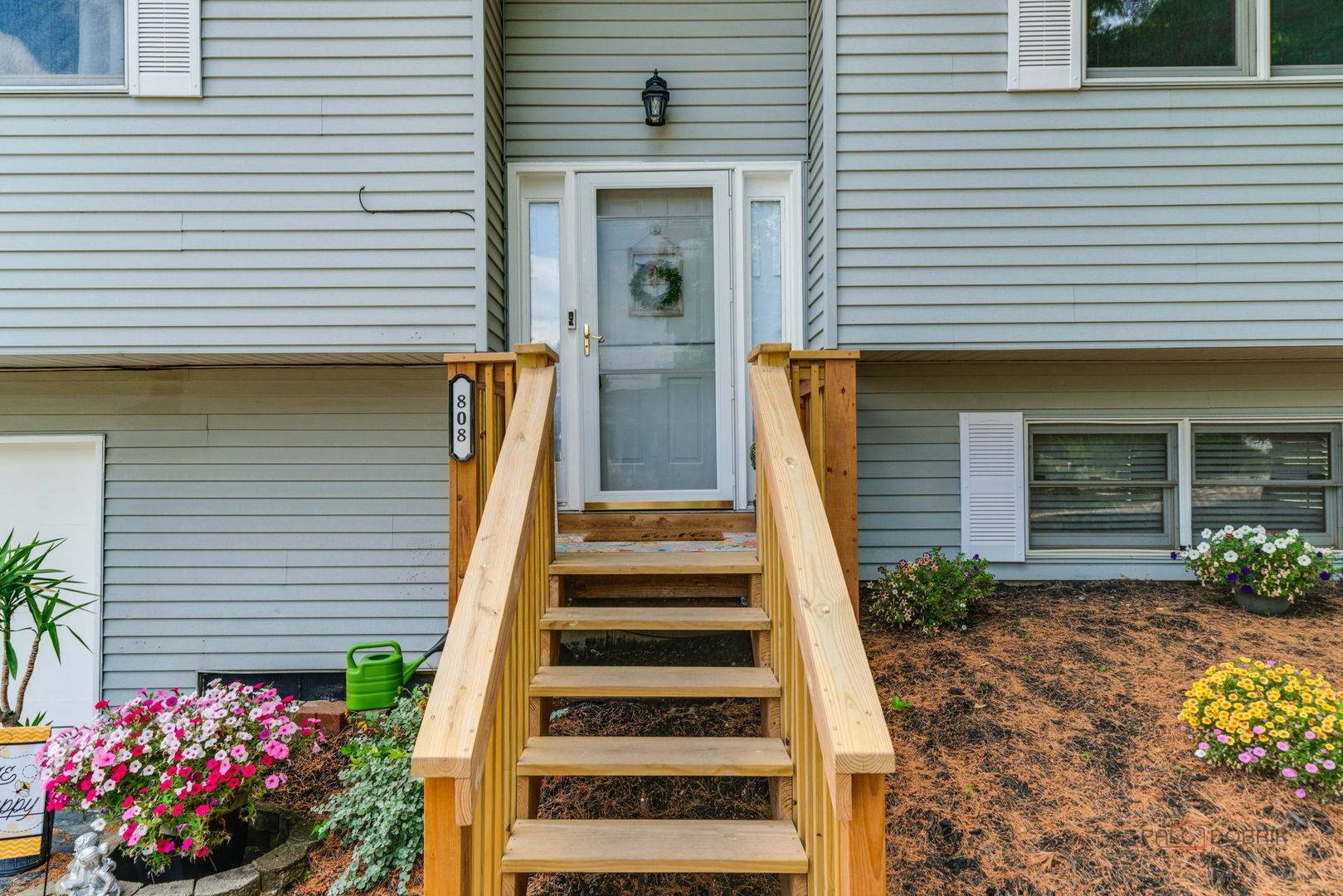 808 Peter ST, Mchenry, IL 60050