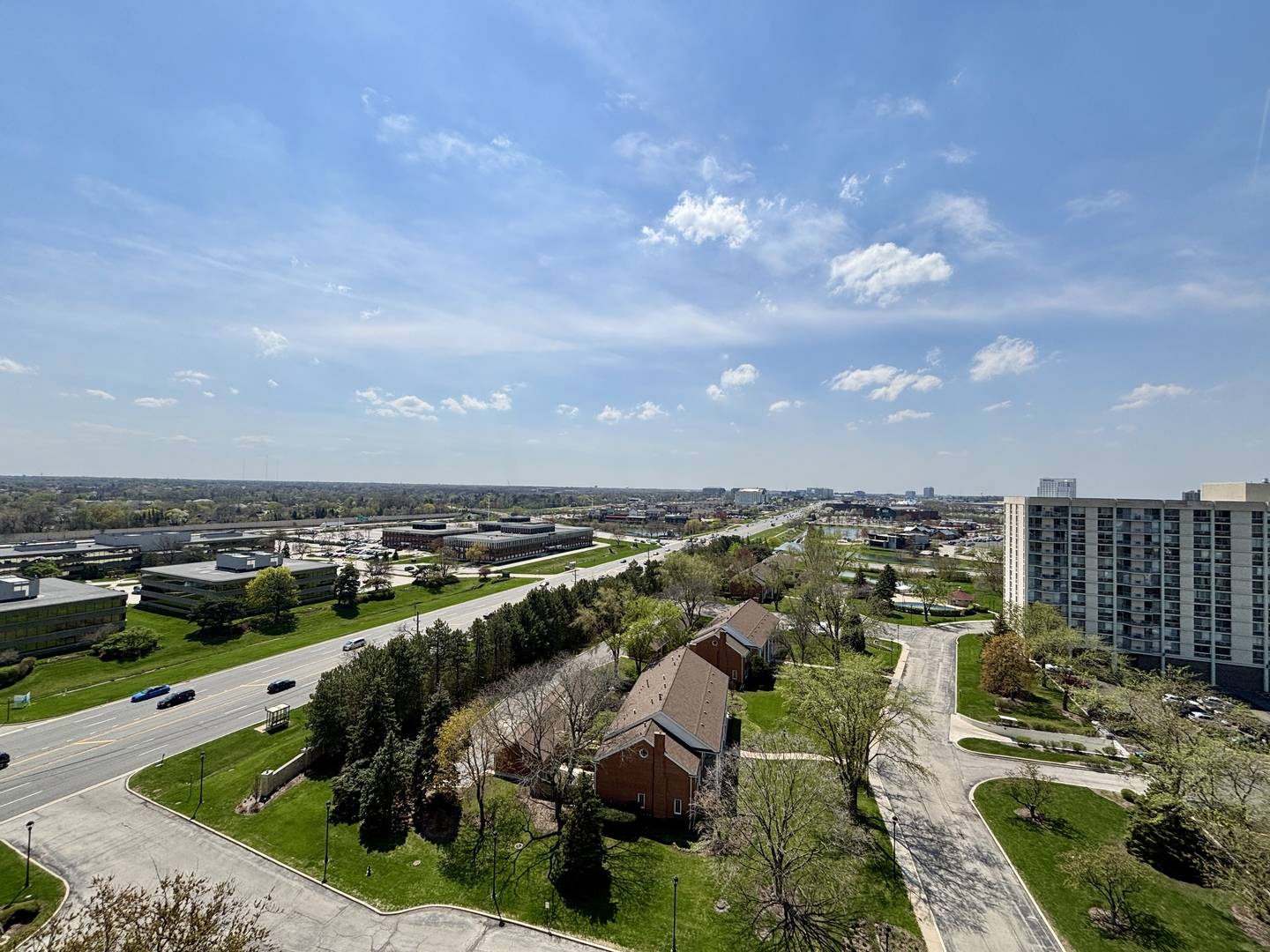 40 N Tower RD #14B, Oak Brook, IL 60523