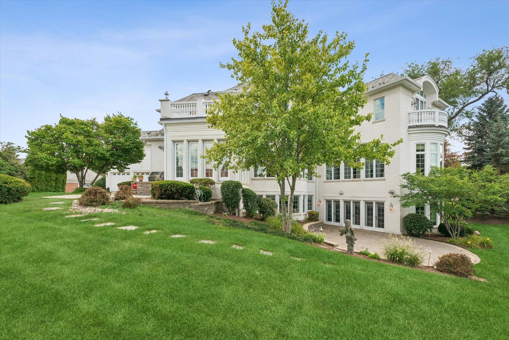 1904 Midwest Club Pkwy, Oak Brook, IL 60523