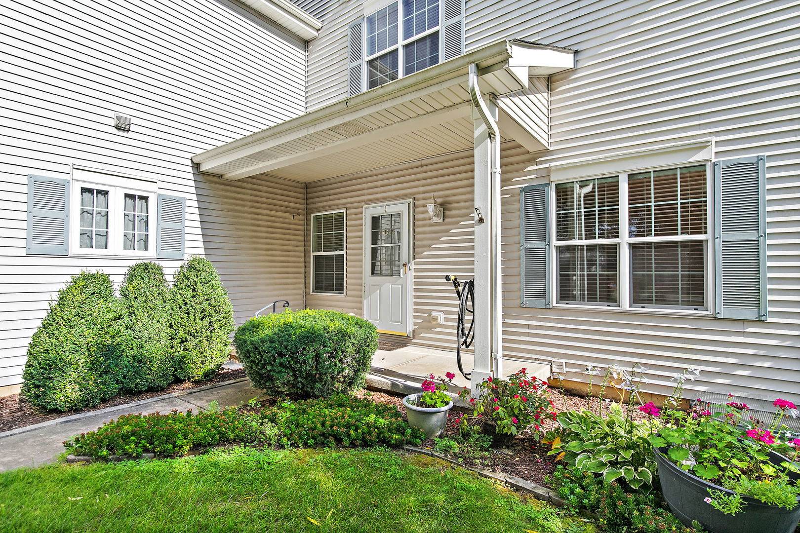 1075 Castleshire DR #1075, Woodstock, IL 60098