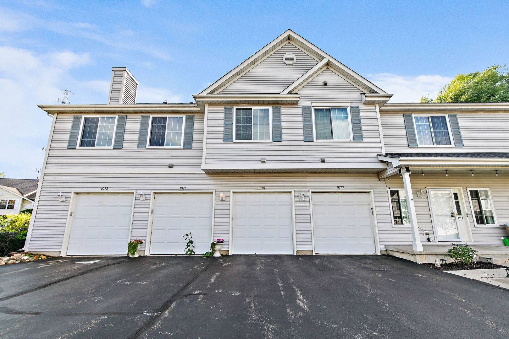 1075 Castleshire DR #1075, Woodstock, IL 60098