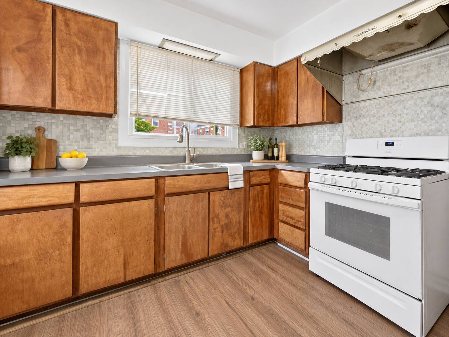 2130 W Highland AVE, Chicago, IL 60659