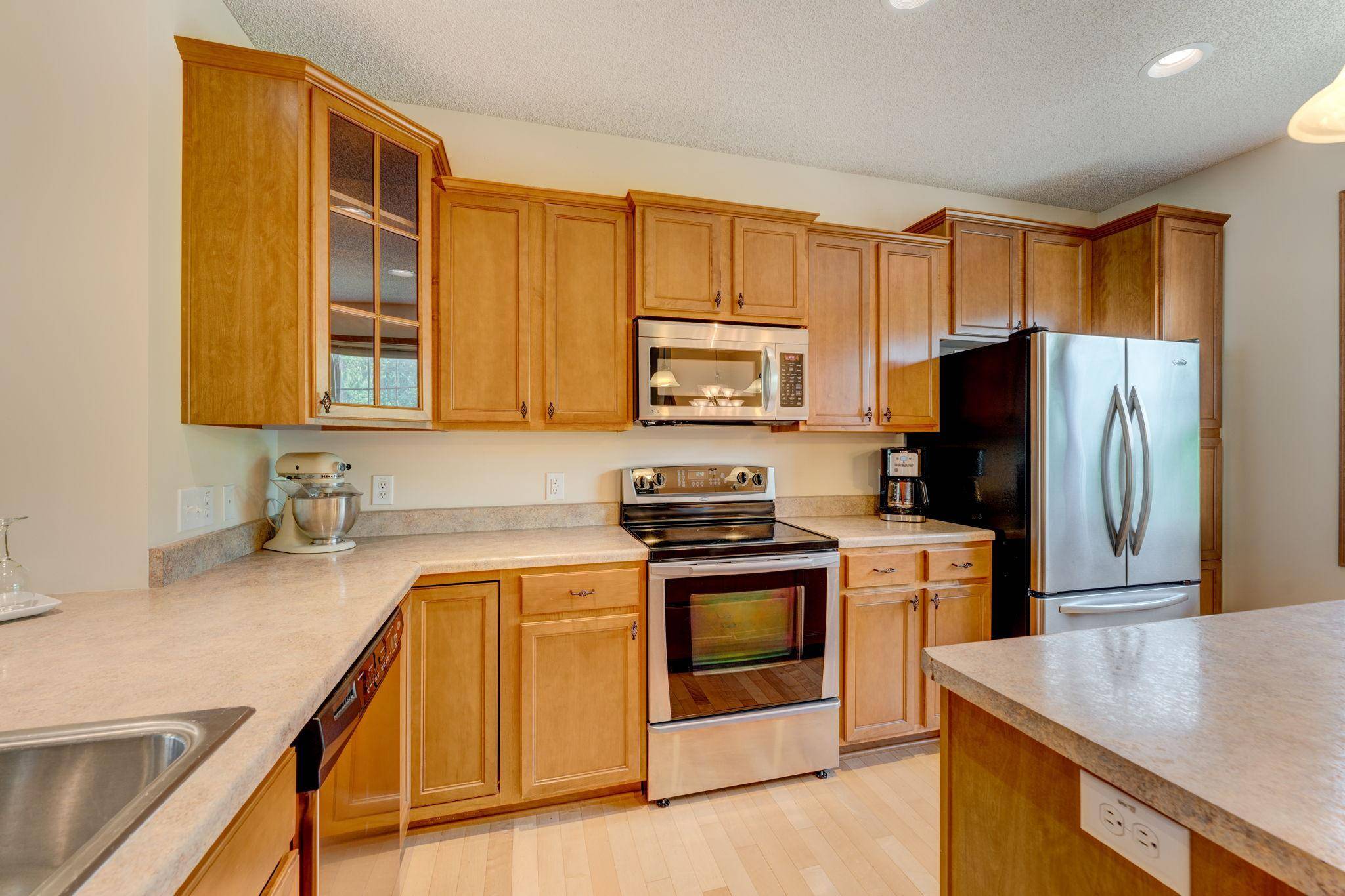 11939 Emery Village DR N, Champlin, MN 55316