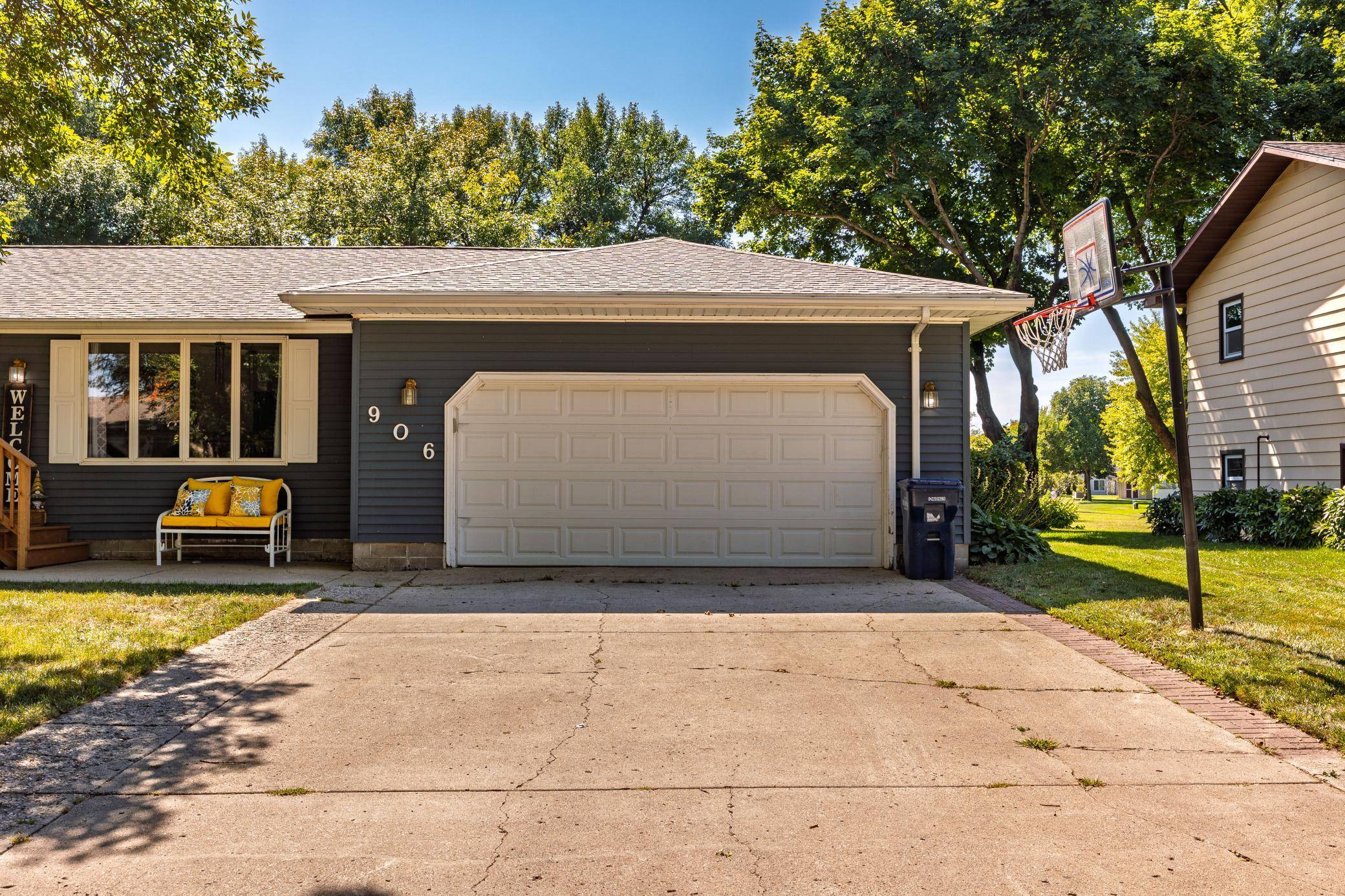 906 10th ST S, Benson, MN 56215