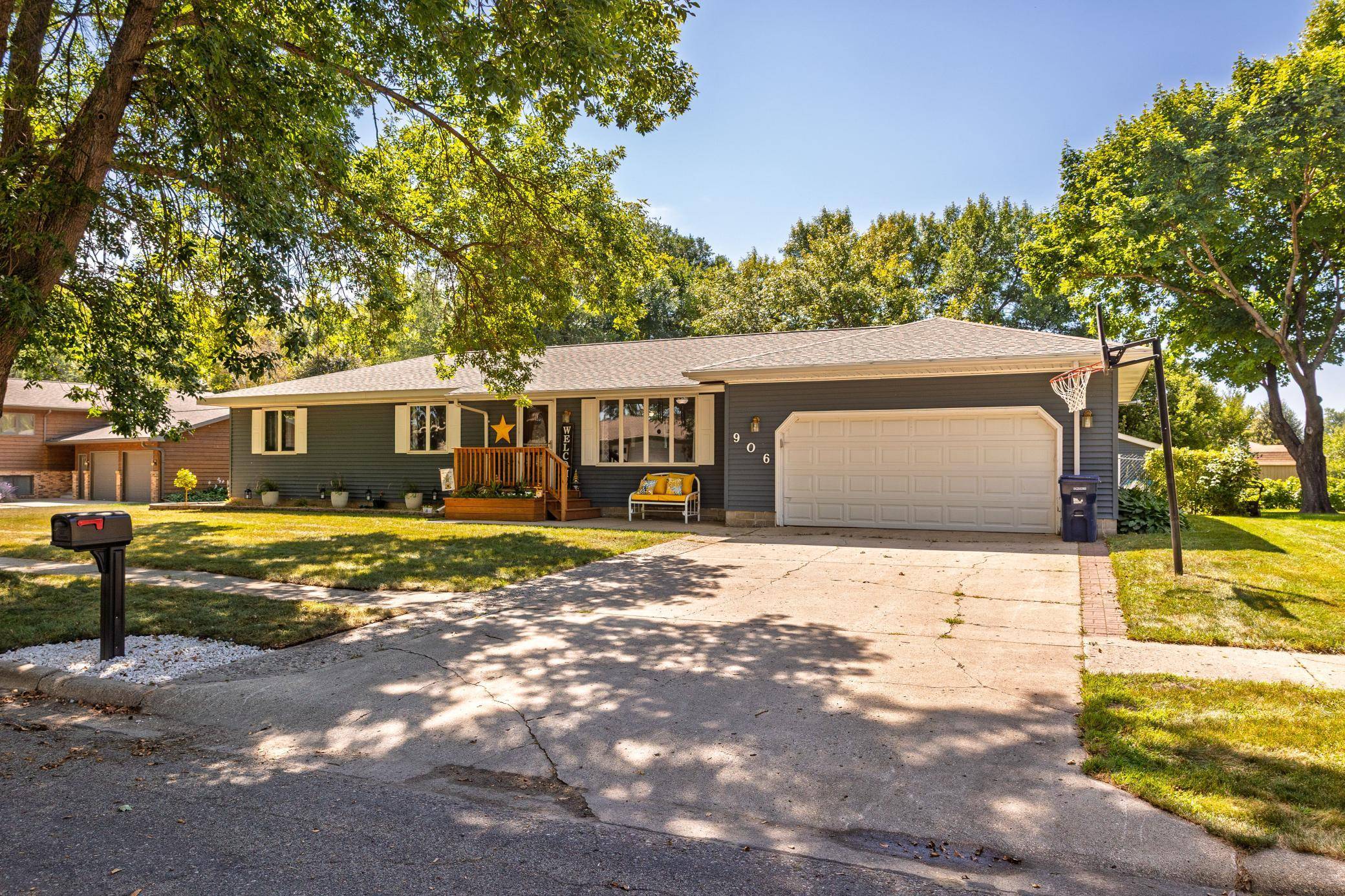 906 10th ST S, Benson, MN 56215