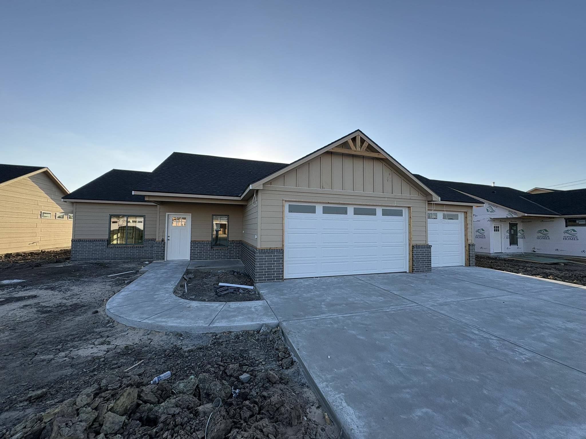 5817 Plumthicket St, Bel Aire, KS 67226