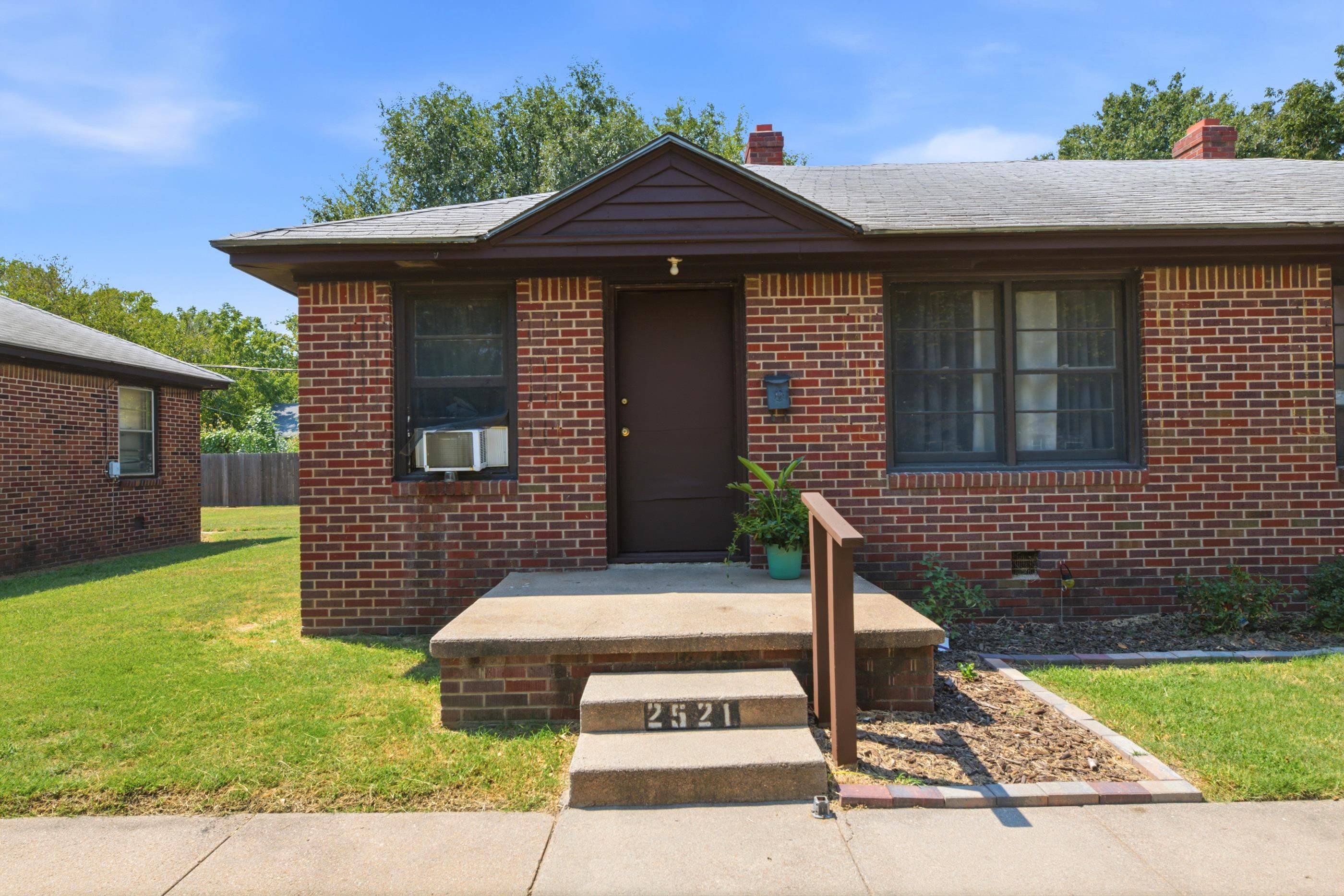 2525 S Ellis Ave, Wichita, KS 67216