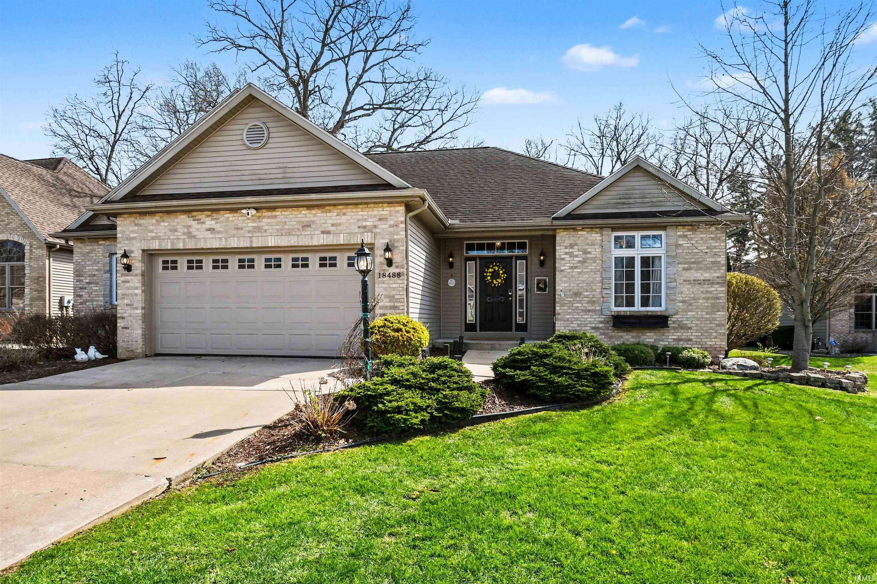 18488 Summer Wind LN, South Bend, IN 46637-4592