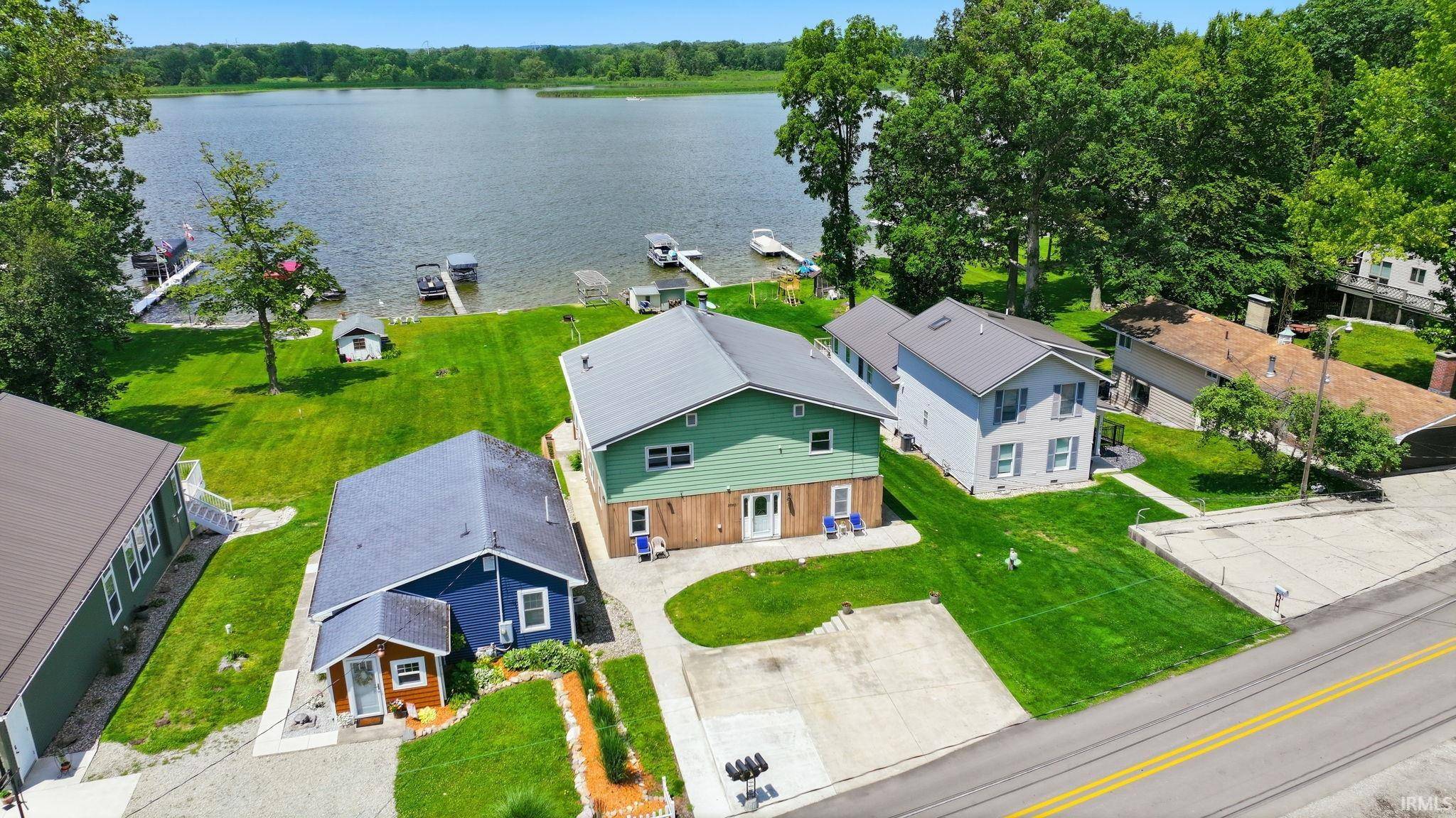 2083 Chapman Lake DR, Warsaw, IN 46582