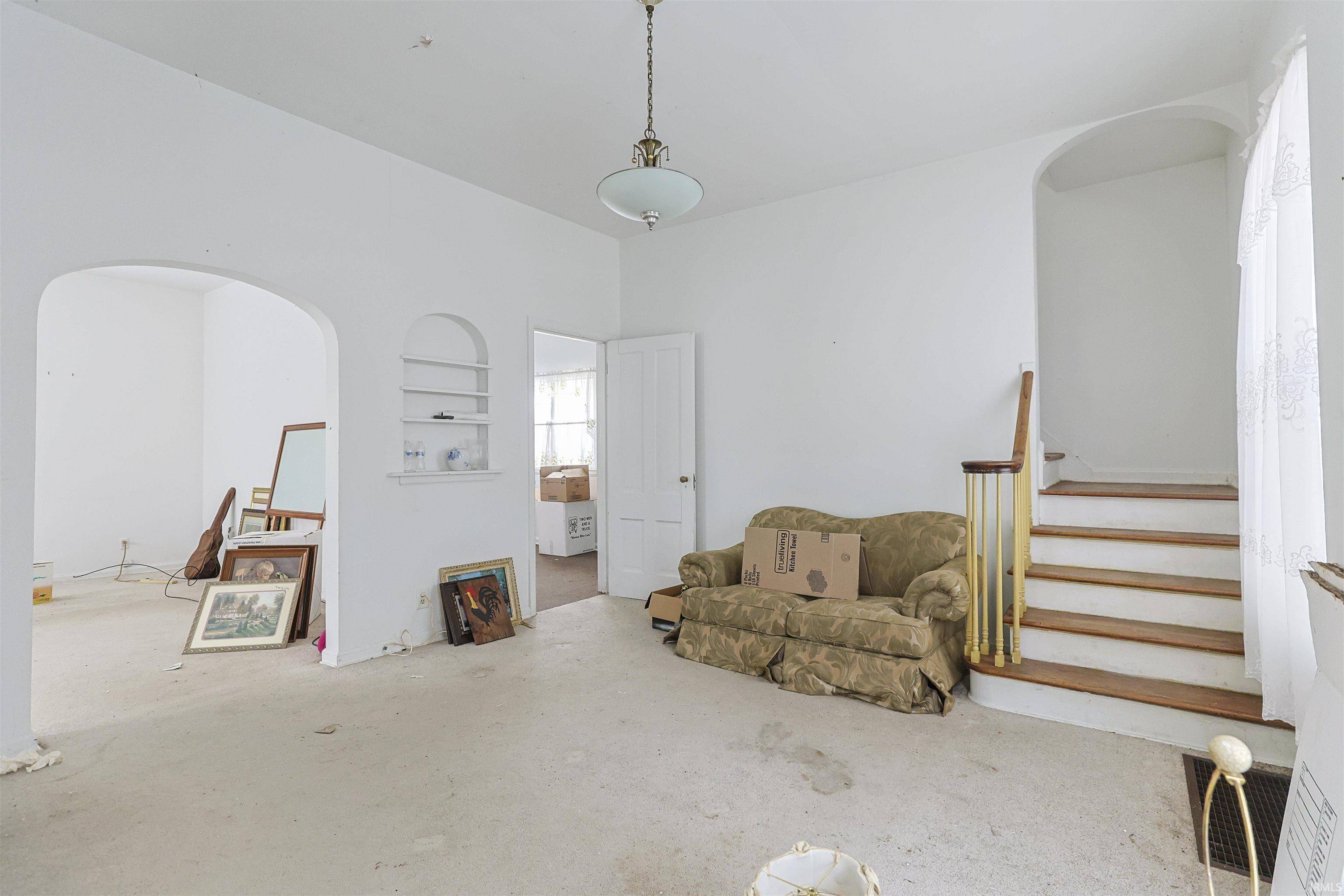 415 Lincoln WAY, South Bend, IN 46601-1115