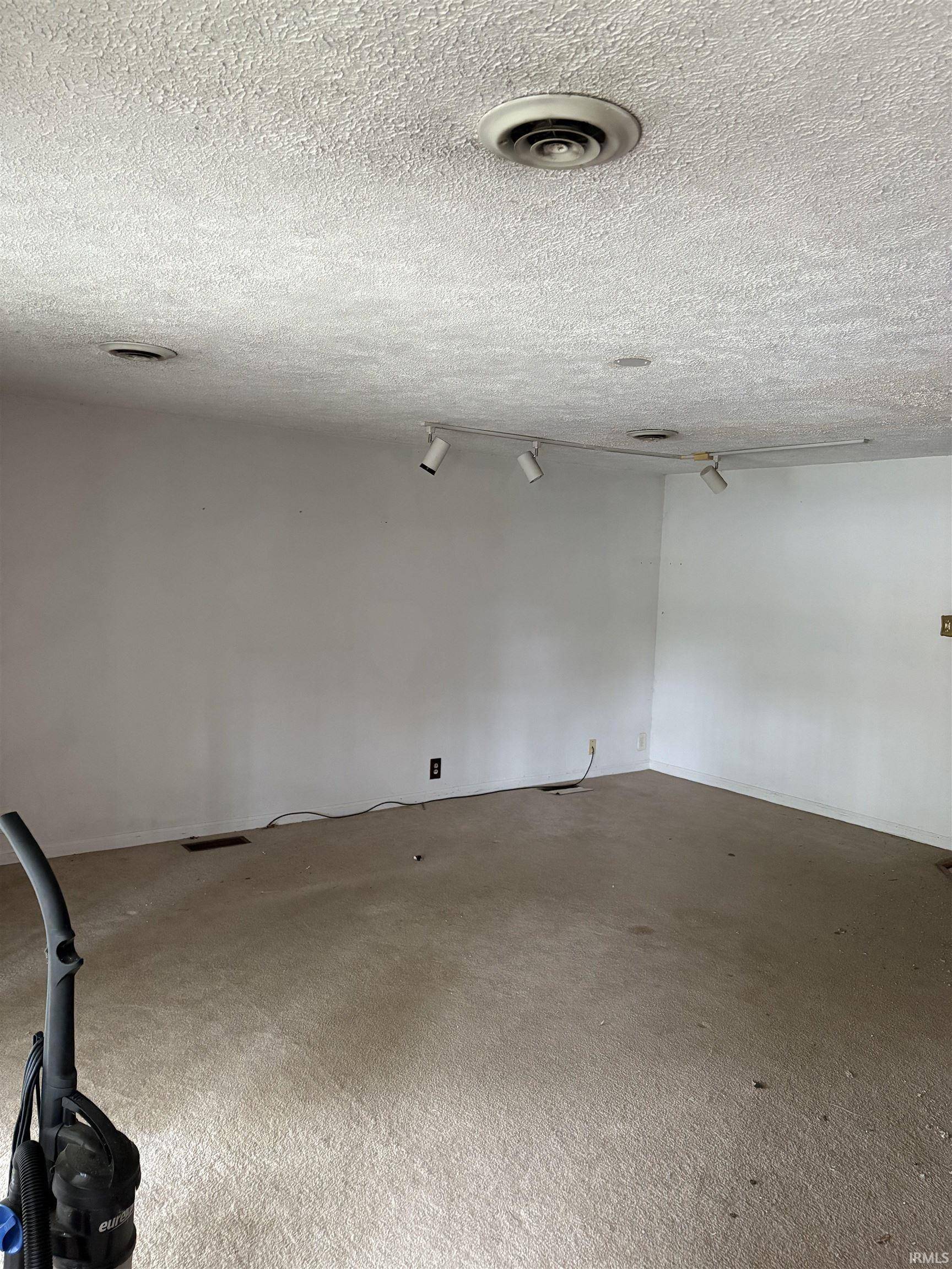741 Patterson DR, South Bend, IN 46615-3319