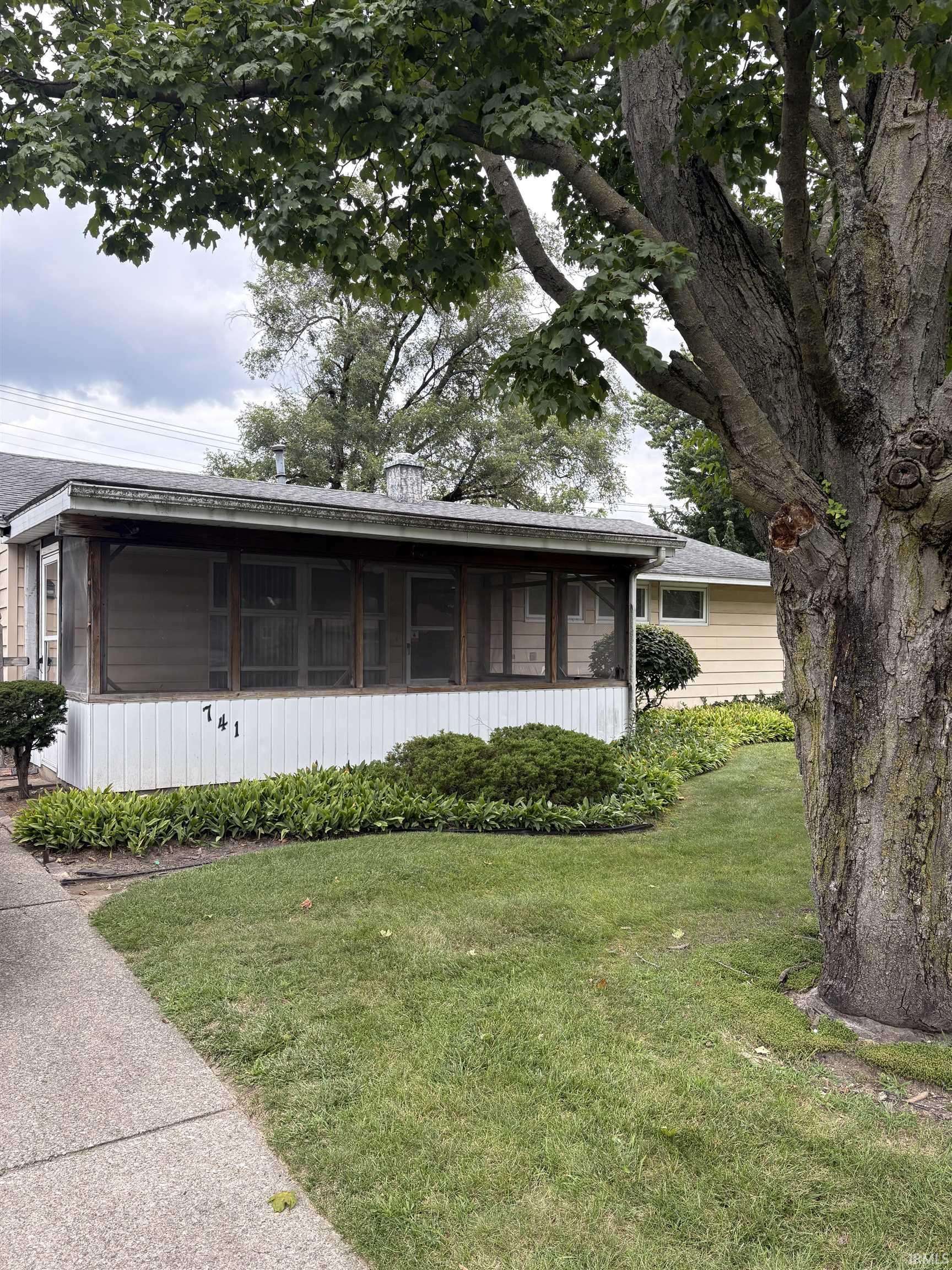 741 Patterson DR, South Bend, IN 46615-3319