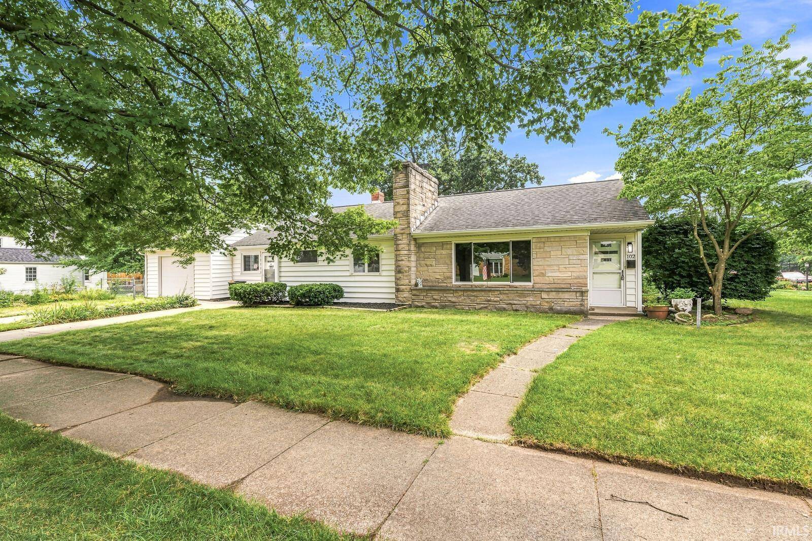102 S Greenlawn AVE, South Bend, IN 46617