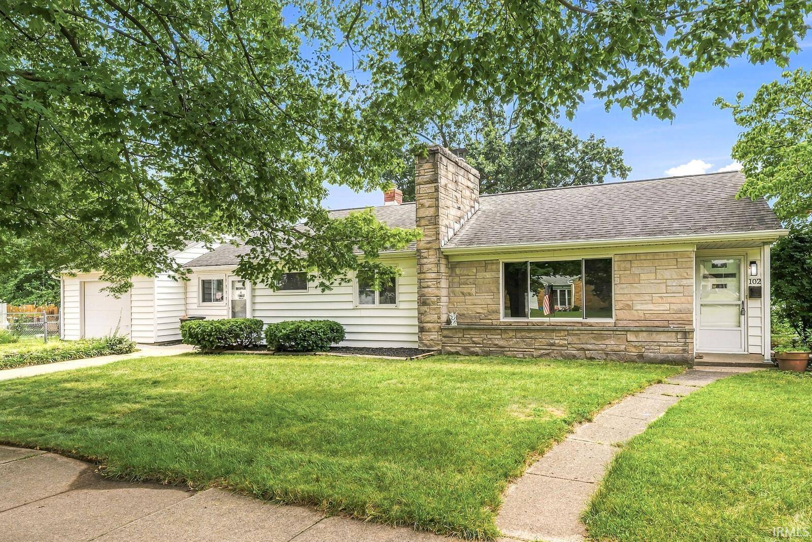 102 S Greenlawn AVE, South Bend, IN 46617