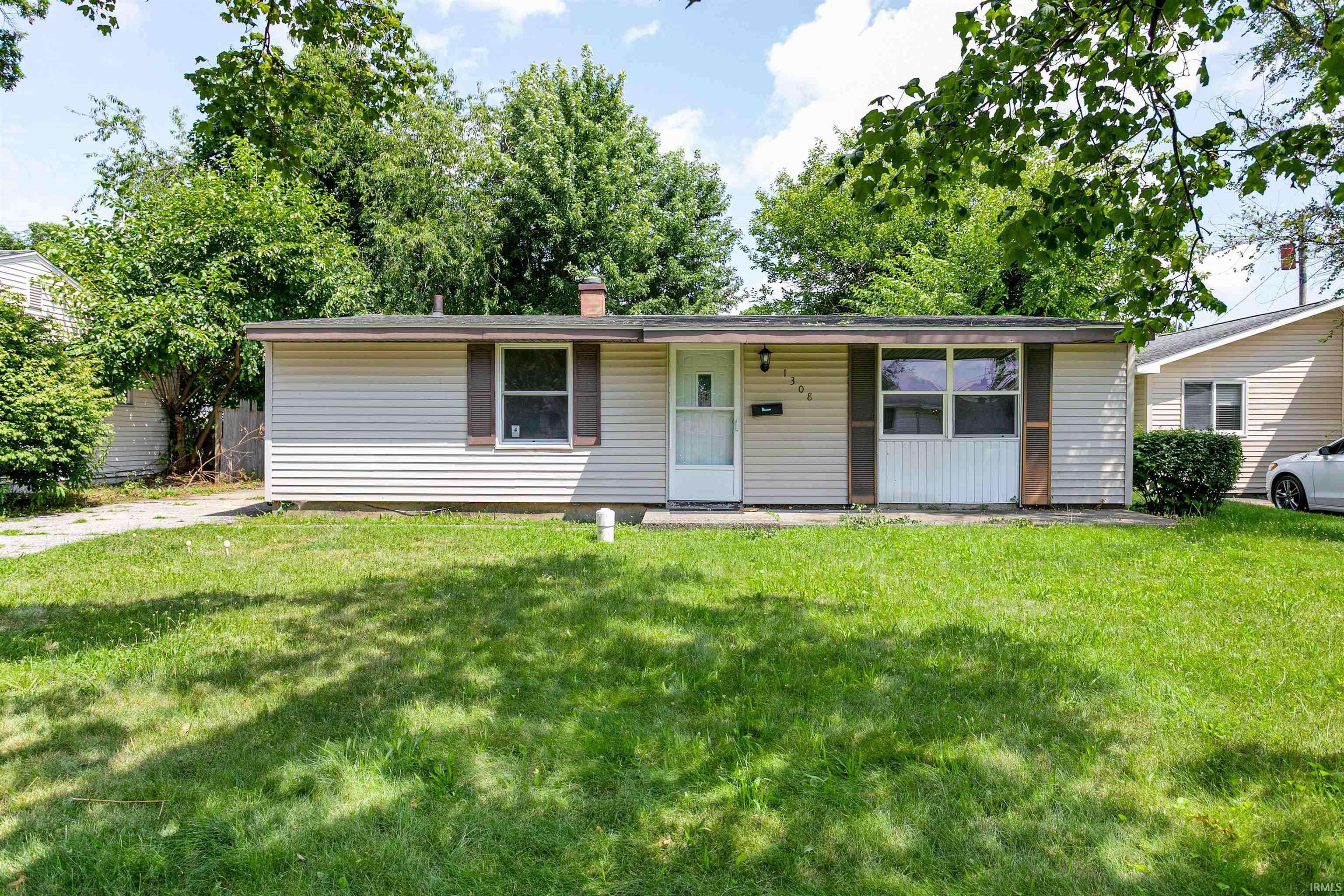 1308 Browne LN, South Bend, IN 46615-3826