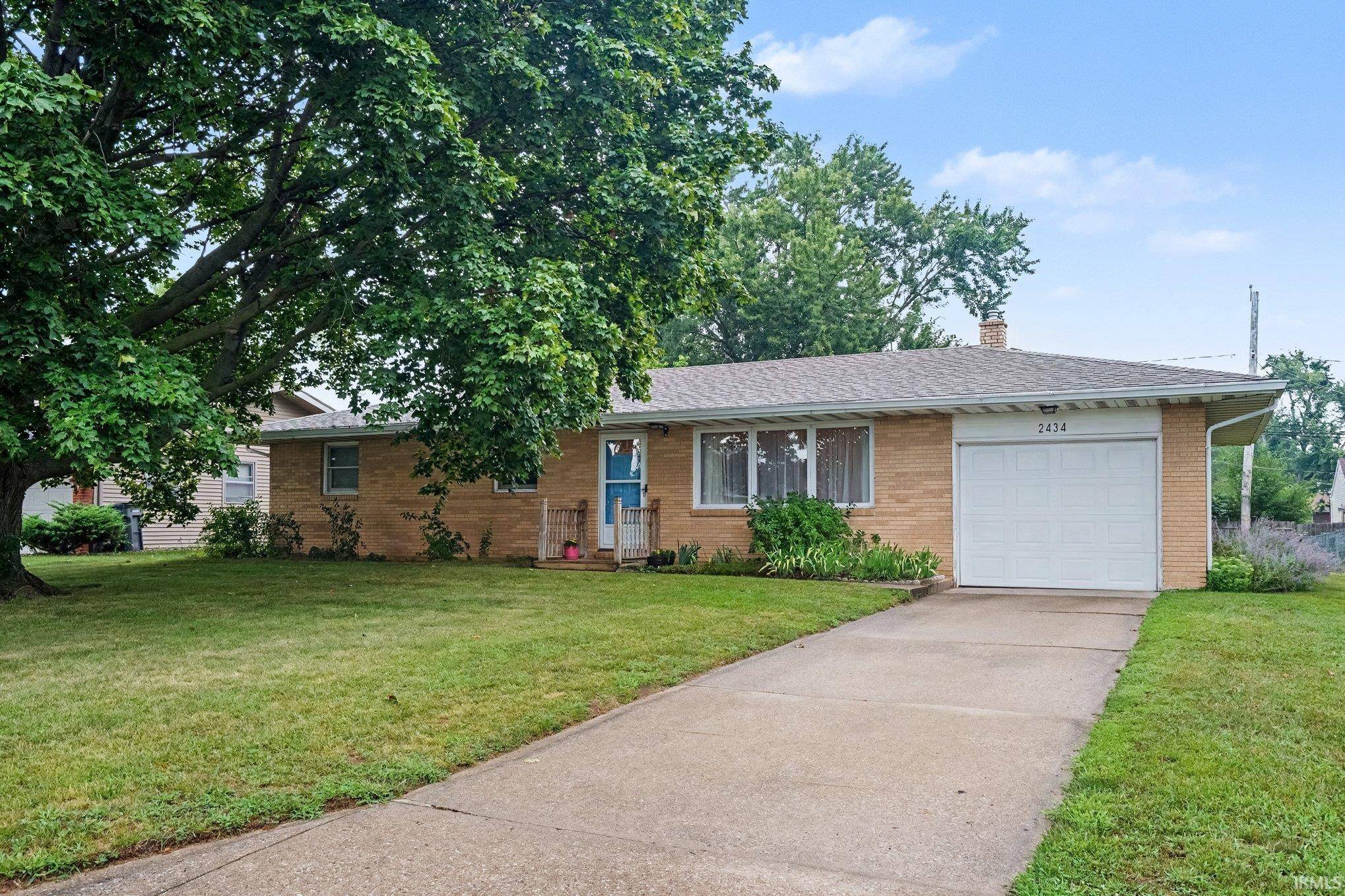 2434 Roys AVE, Elkhart, IN 46517-2042