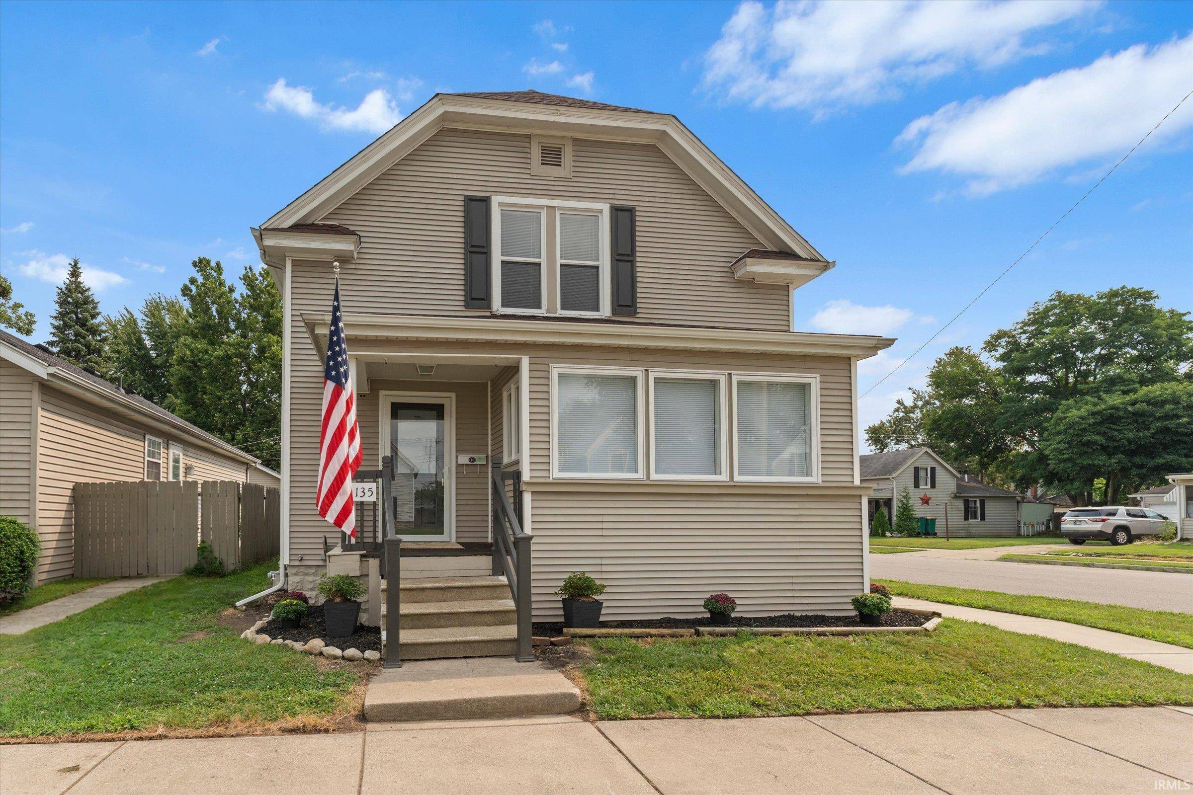 135 W Broadway ST, Mishawaka, IN 46545-6134