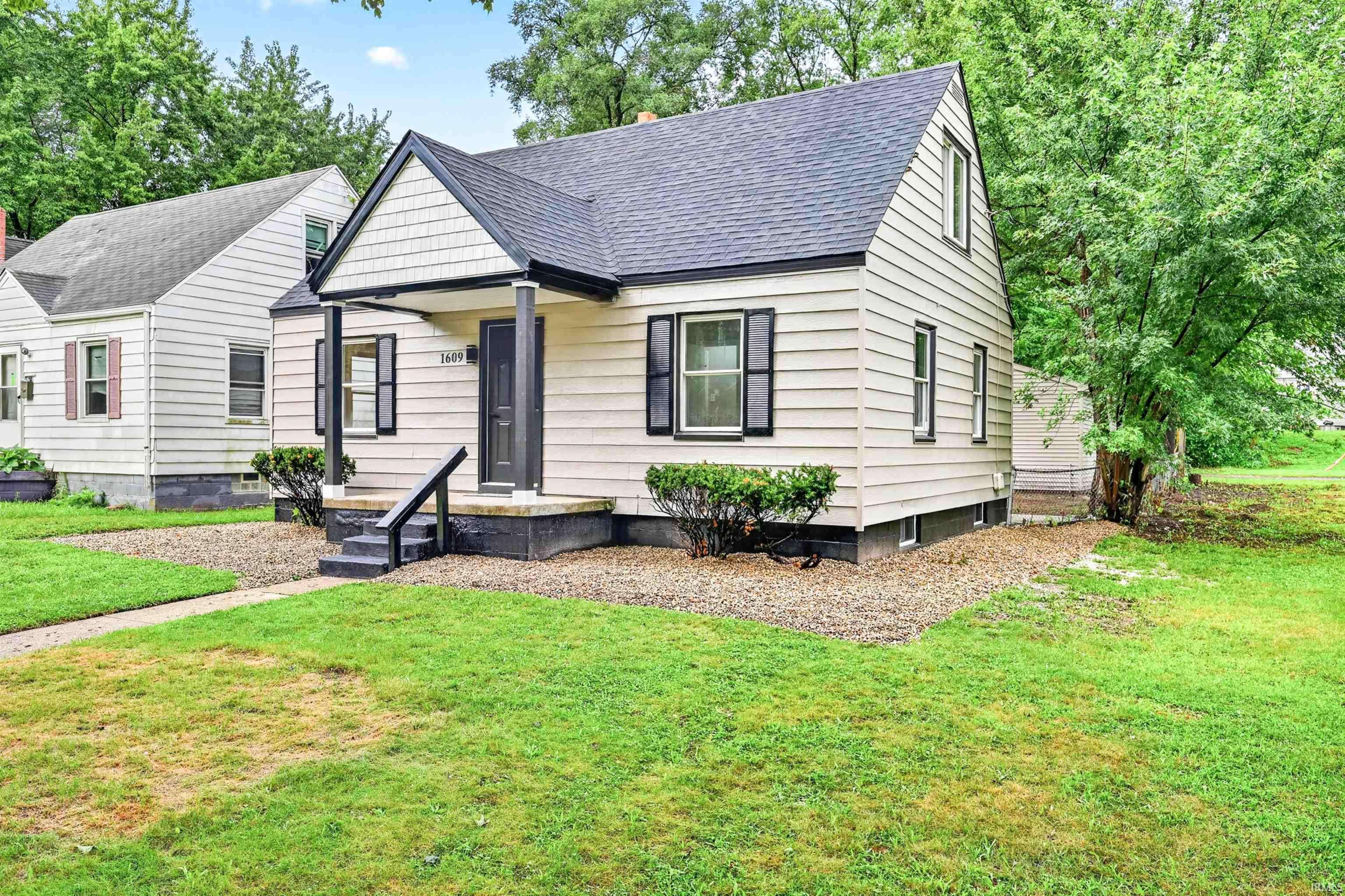 1609 N Brookfield ST, South Bend, IN 46628-3007