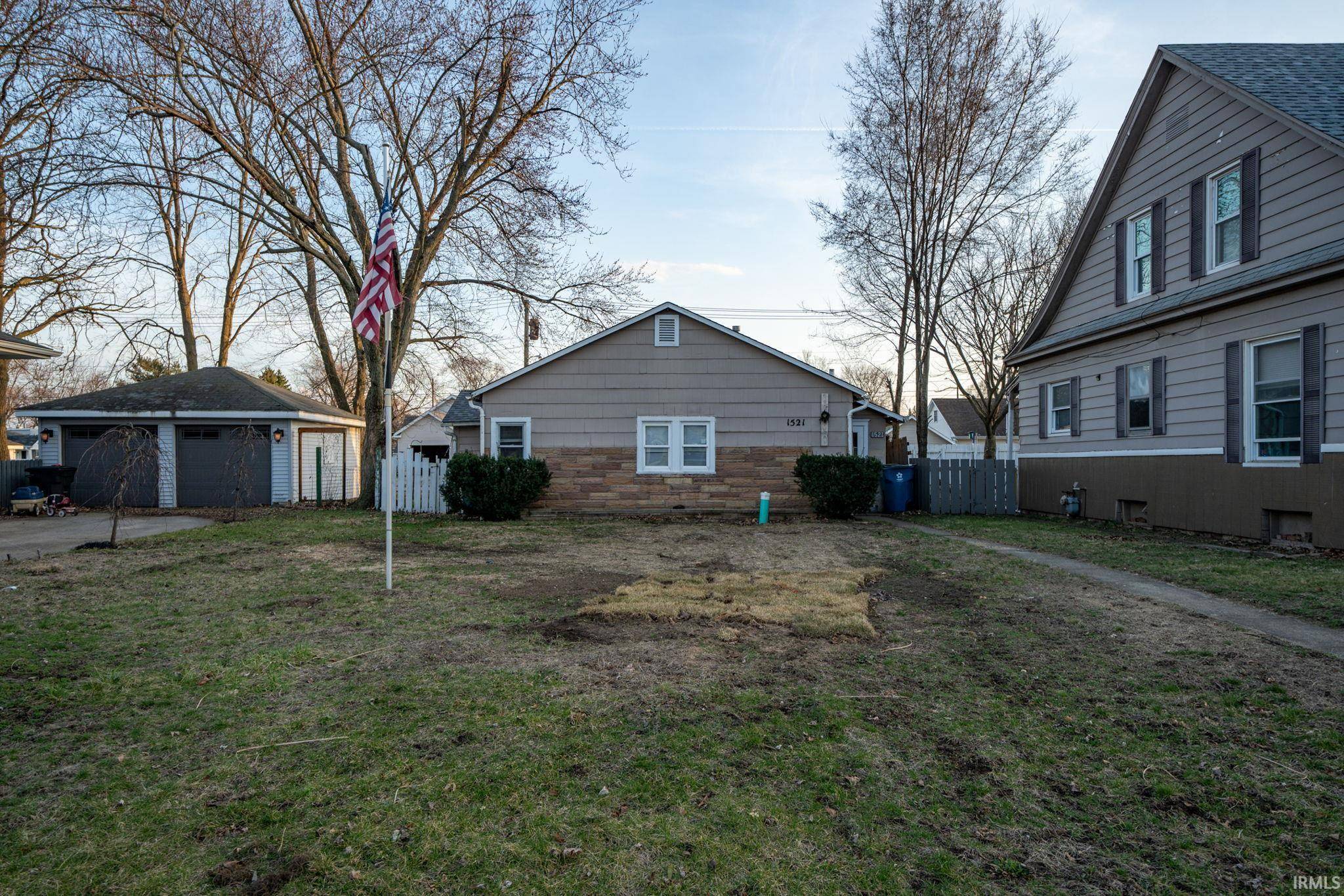 1521 E Lincolnway ***, Mishawaka, IN 46544-2919