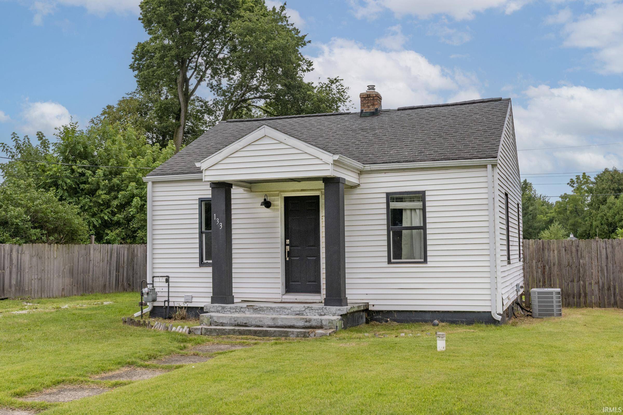 133 E Willow DR, South Bend, IN 46637