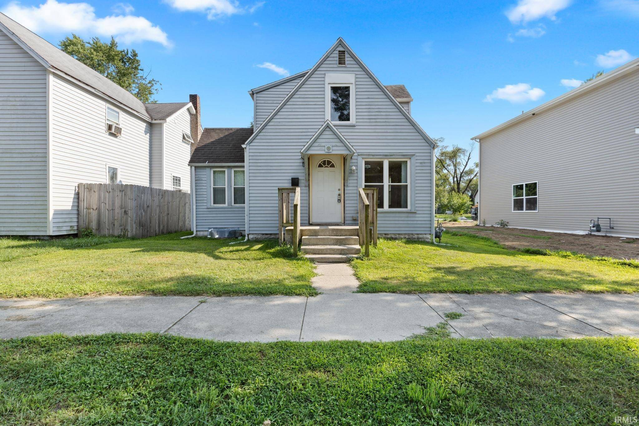 1021 W Wolf AVE, Elkhart, IN 46516