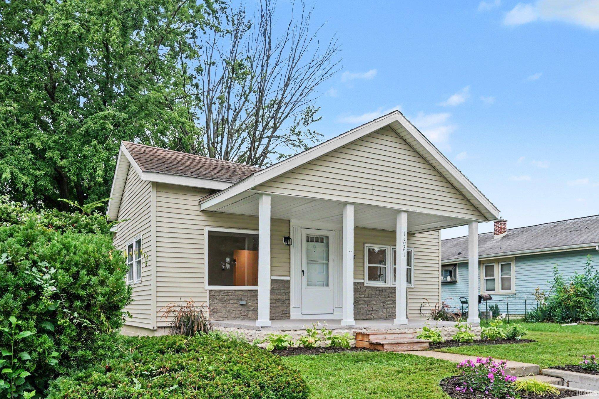 1221 S 32nd ST, South Bend, IN 46615