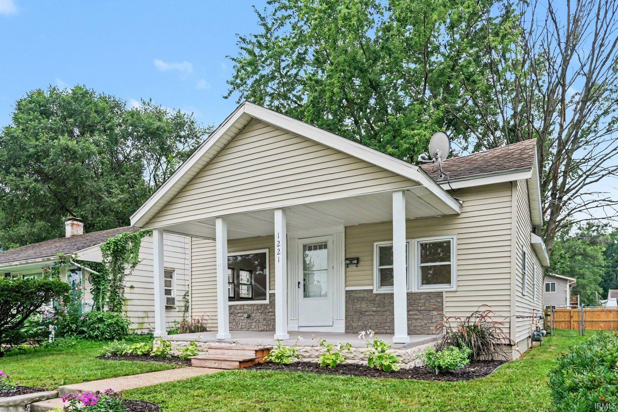 1221 S 32nd ST, South Bend, IN 46615