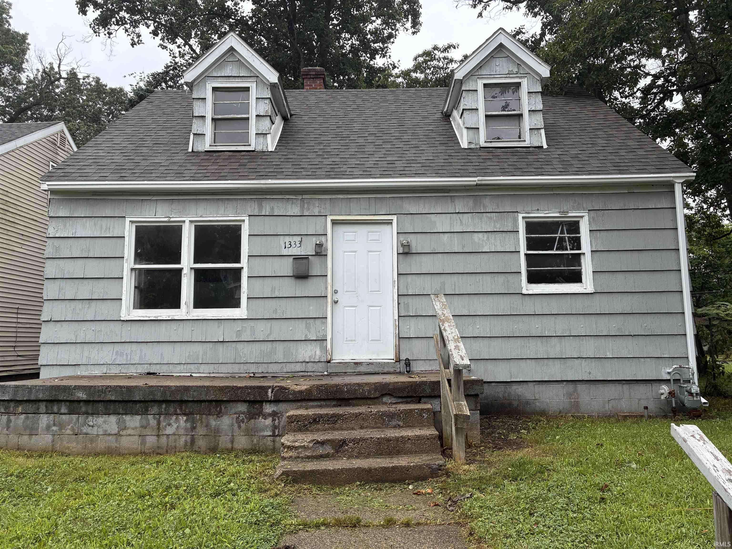 1333 Johnson ST, South Bend, IN 46628-2946