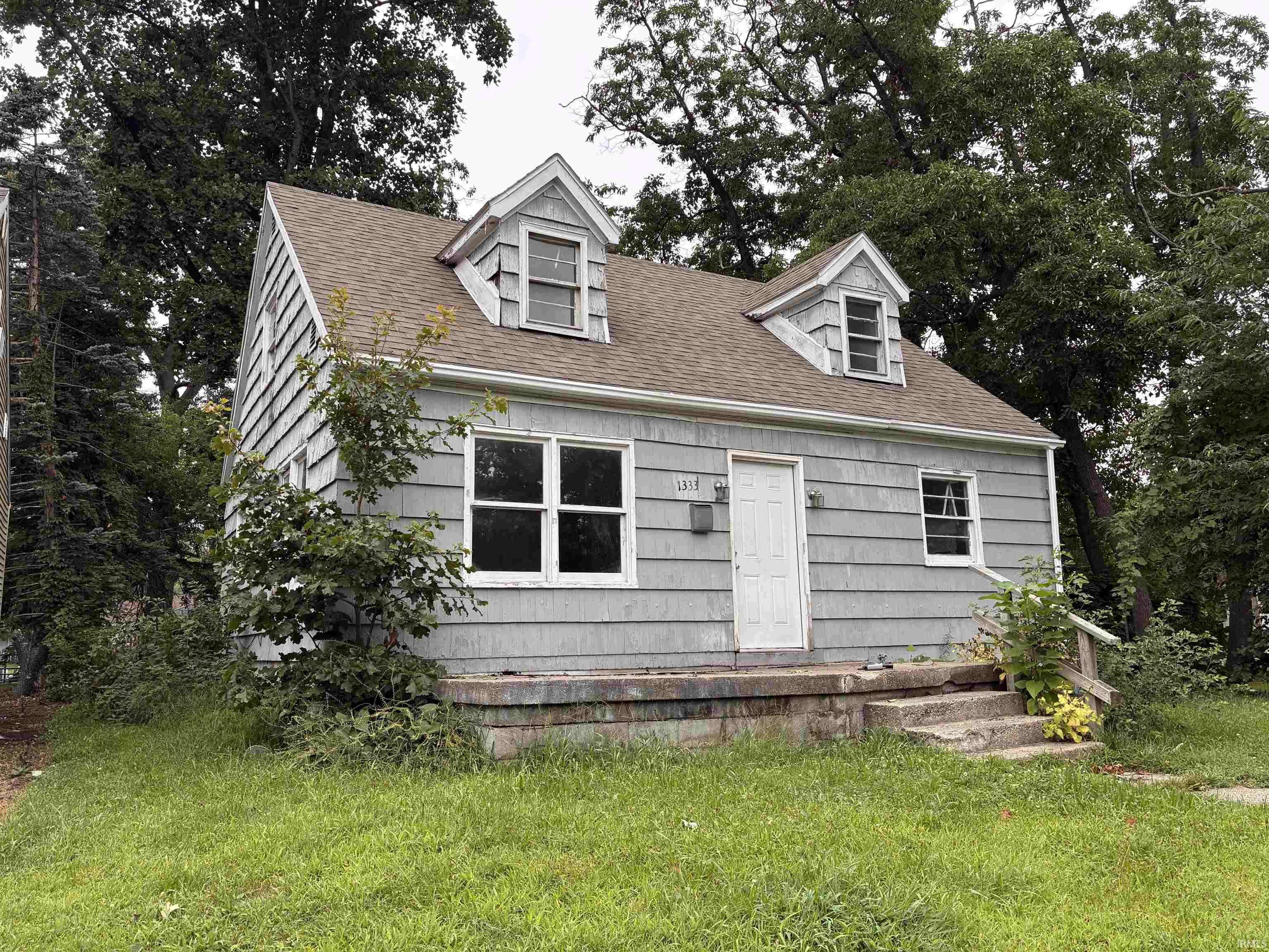 1333 Johnson ST, South Bend, IN 46628-2946