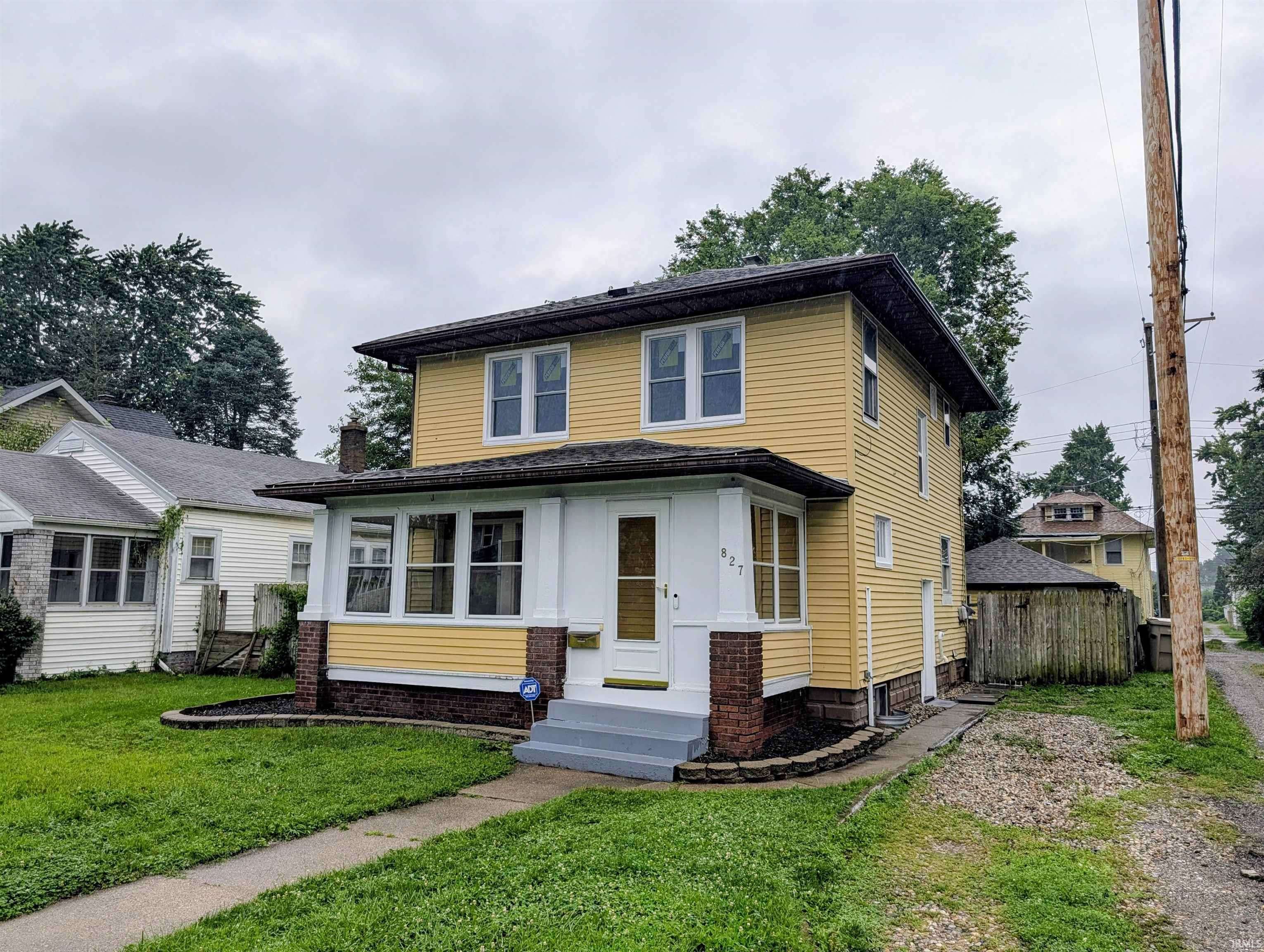 827 E Ewing AVE, South Bend, IN 46613