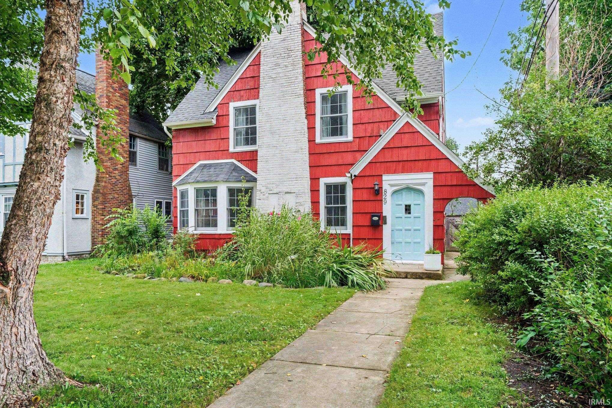 829 E Woodside ST, South Bend, IN 46614-1315