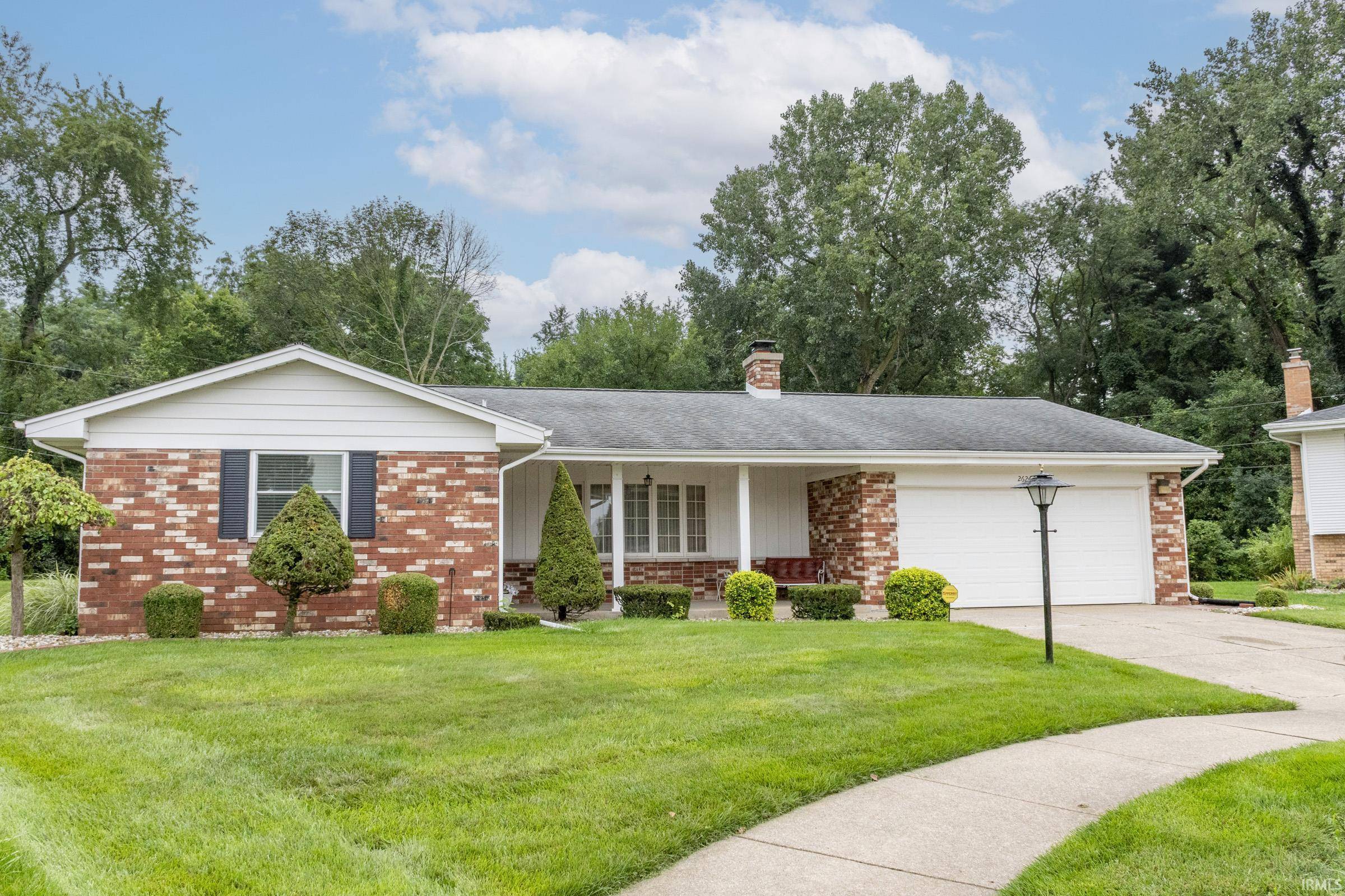 2624 Oak Leaf CV, South Bend, IN 46628