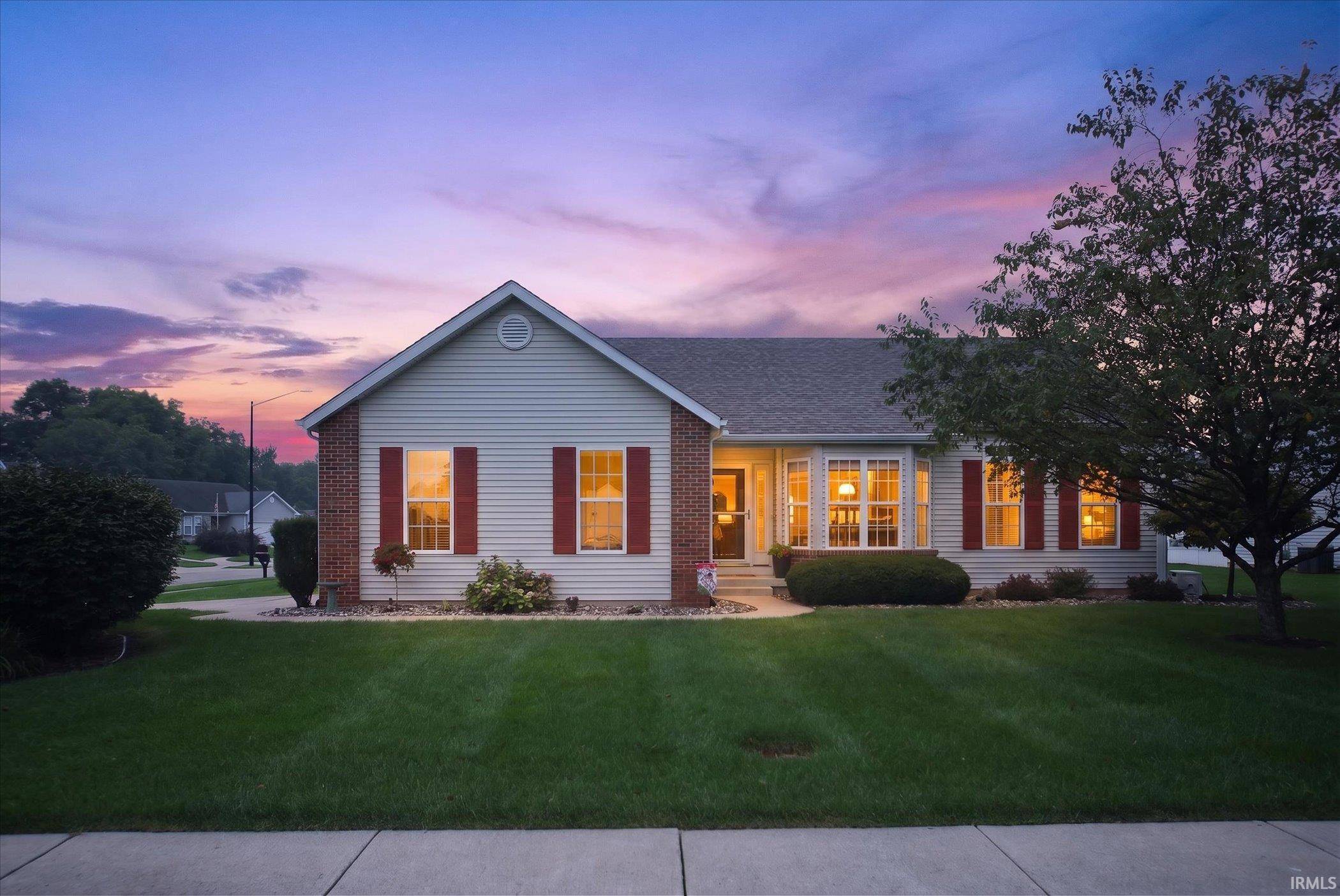 102 Livingston Bay CT, Mishawaka, IN 46544-3895