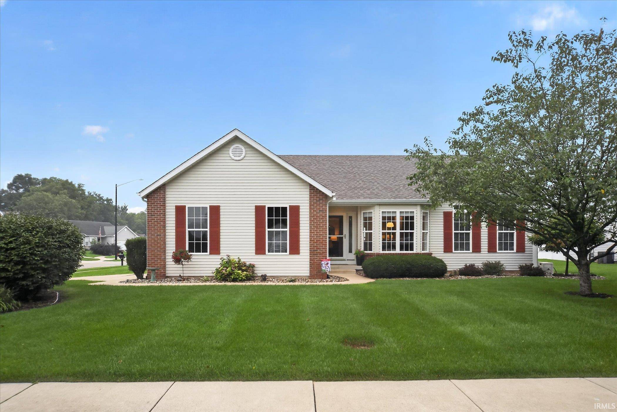 102 Livingston Bay CT, Mishawaka, IN 46544-3895