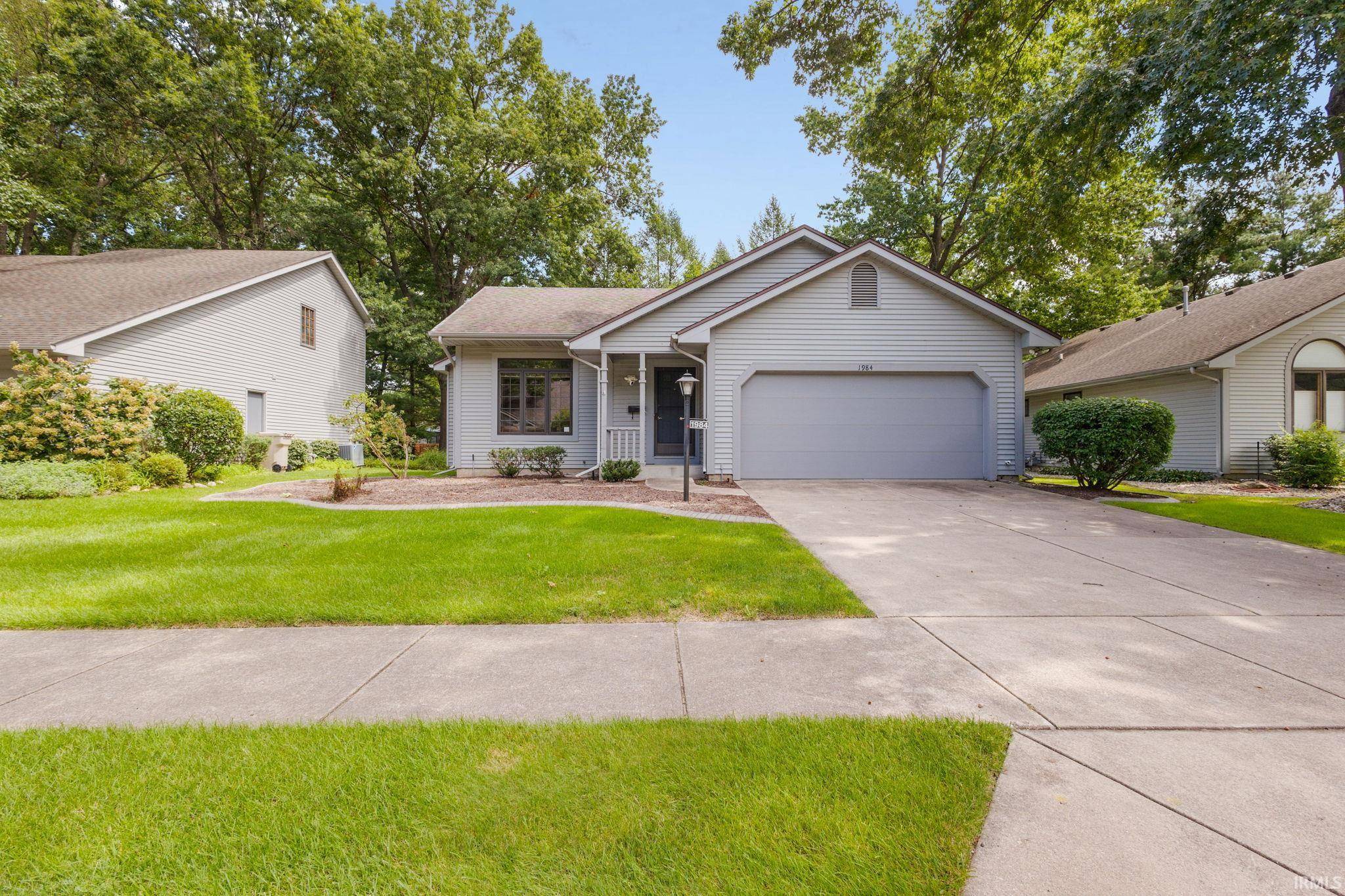 1984 Creekbank LN, South Bend, IN 46635
