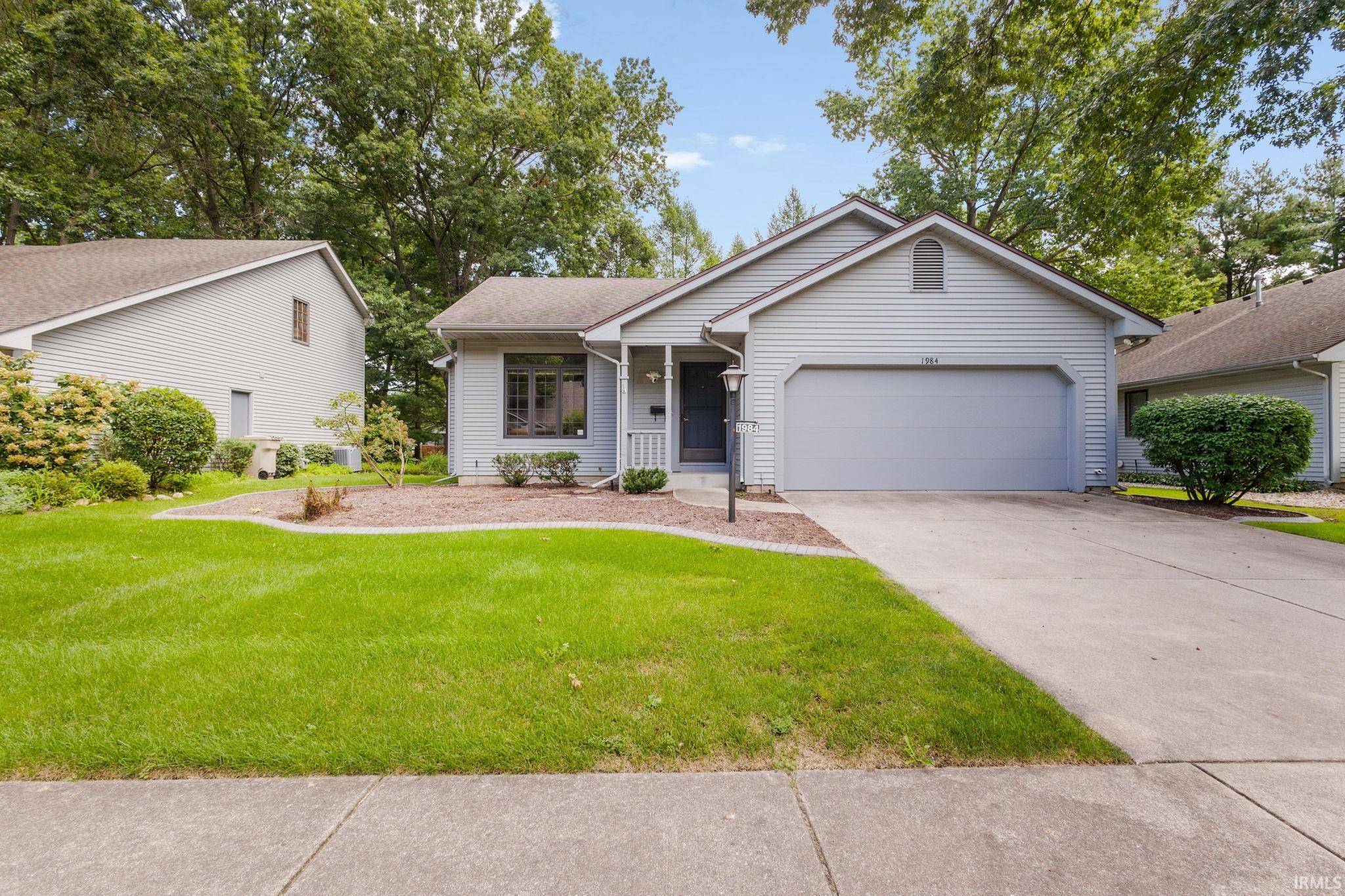 1984 Creekbank LN, South Bend, IN 46635