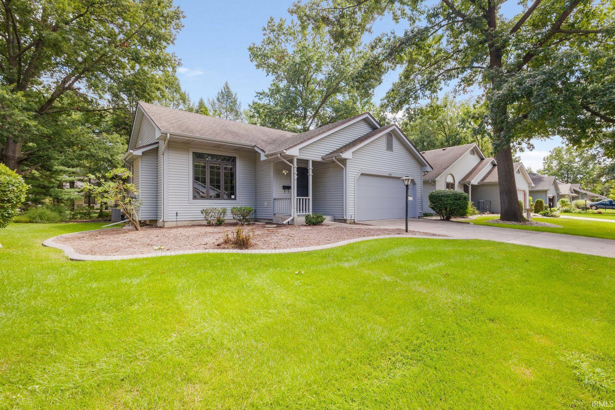 1984 Creekbank LN, South Bend, IN 46635