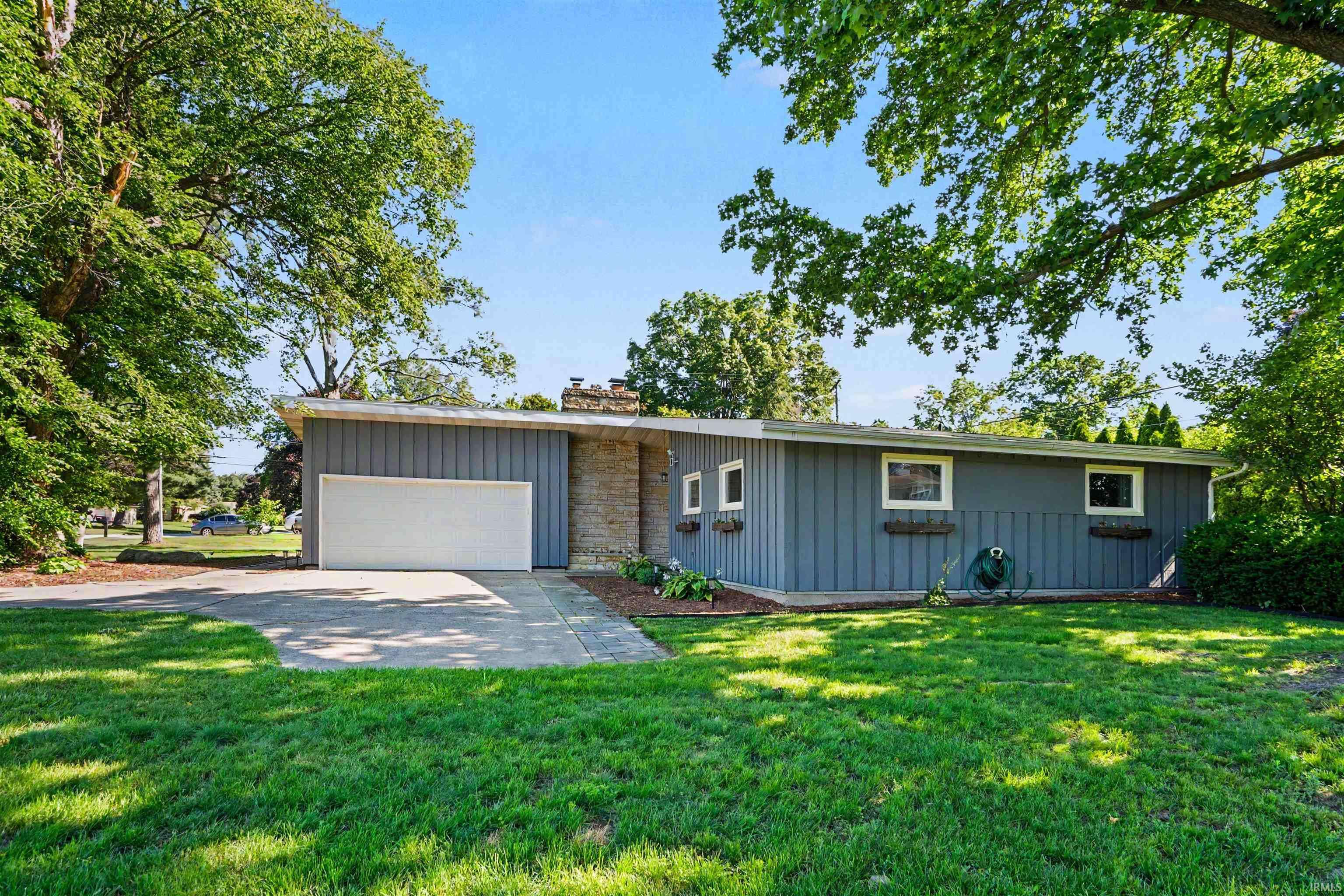 52846 Swanson DR, South Bend, IN 46635-1272