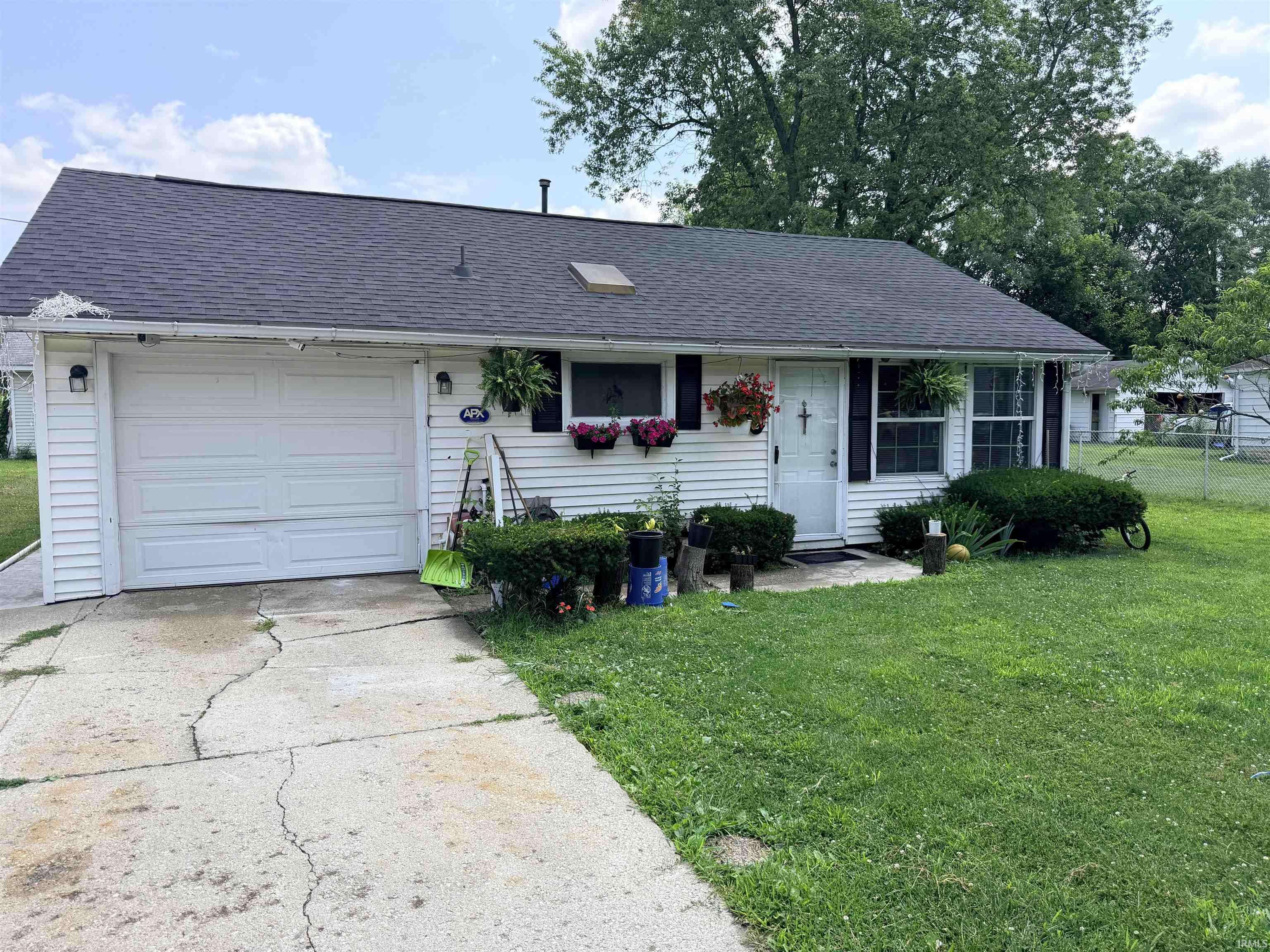 902 Denver ST, Elkhart, IN 46516-4732