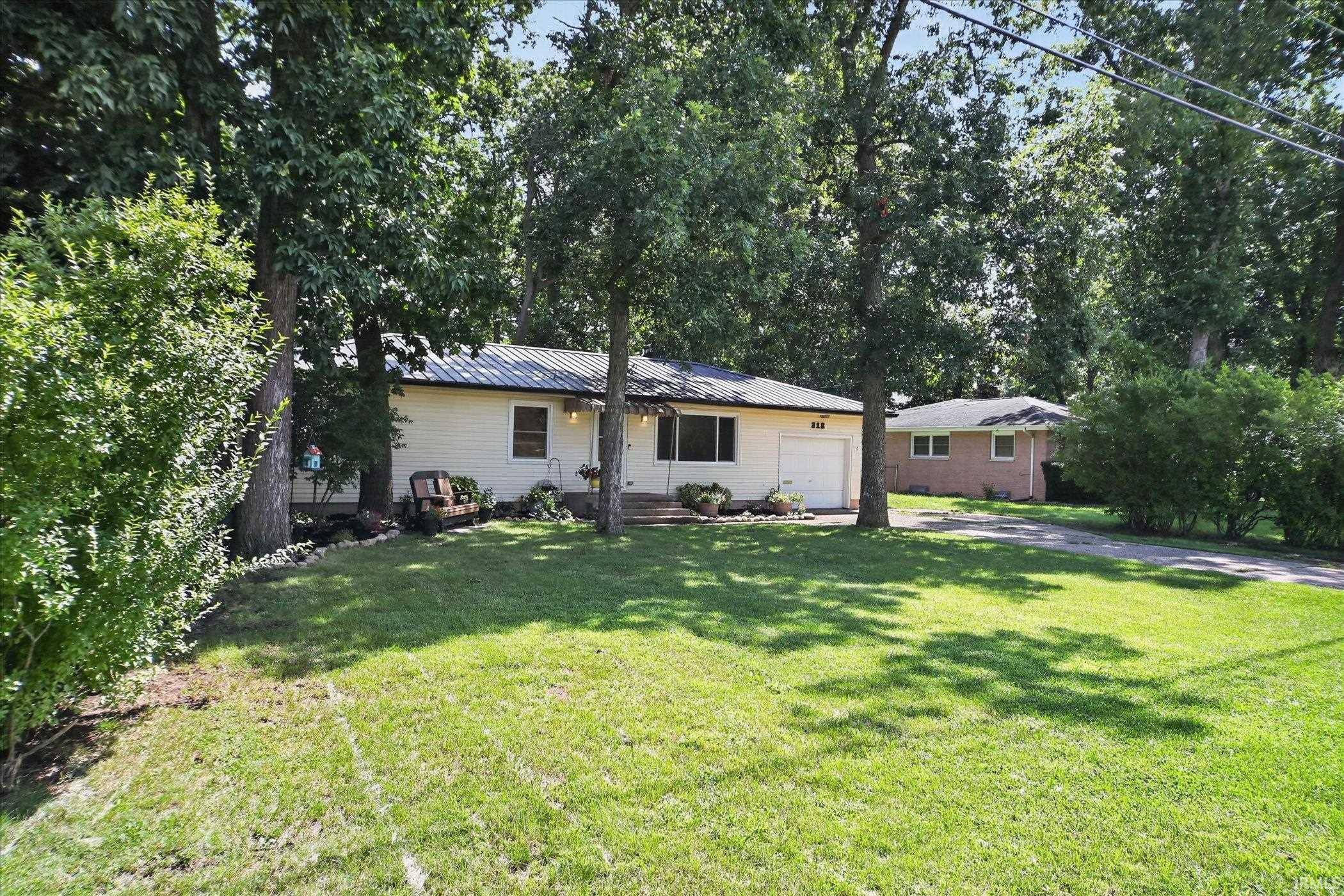 318 N Beech RD, Osceola, IN 46561-2206