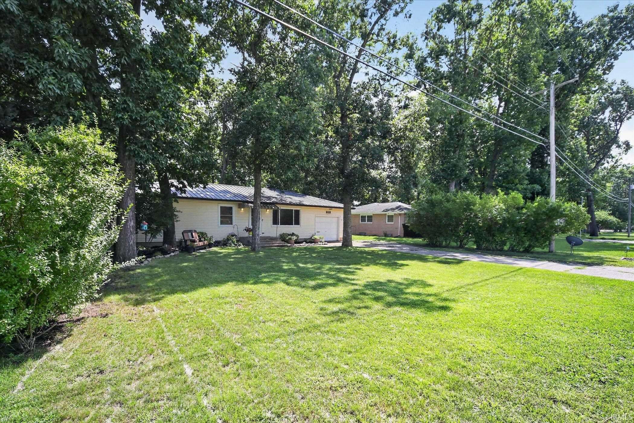 318 N Beech RD, Osceola, IN 46561-2206